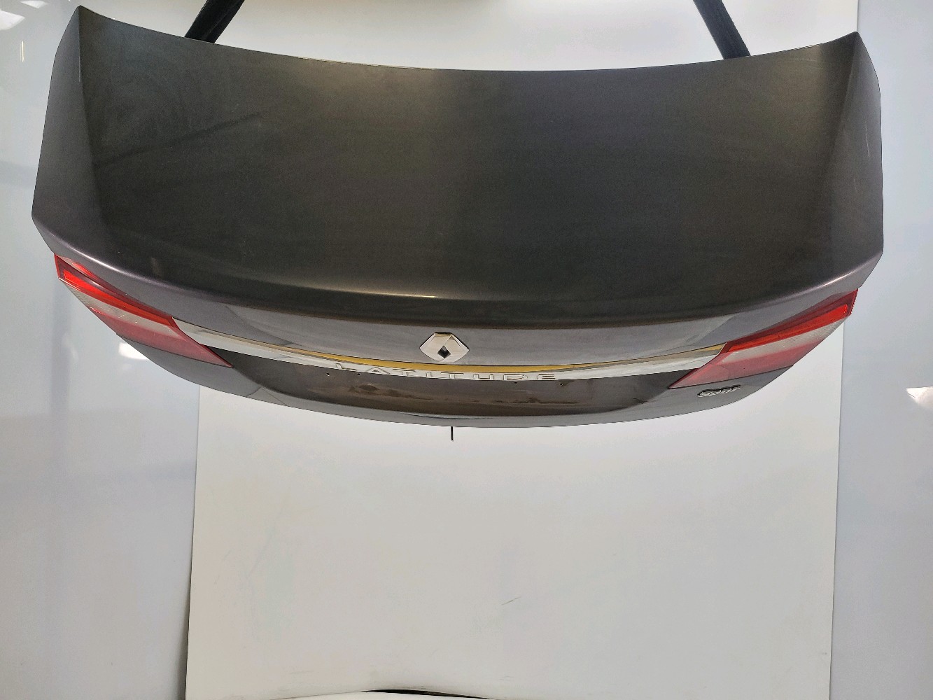 Malle RENAULT LATITUDE NOIR CLAIR réf. 901009842R M0-1634X M0-1634X