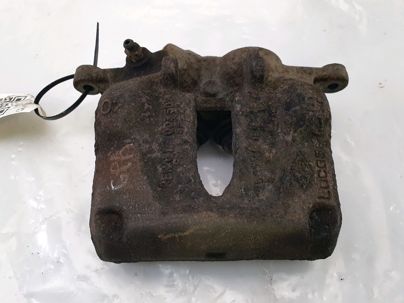 Etrier avant droit 7701051808 - RENAULT TRAFIC FOURGON 2 PH.1 1.9 DCI - Q1-3829R Q1-3829R