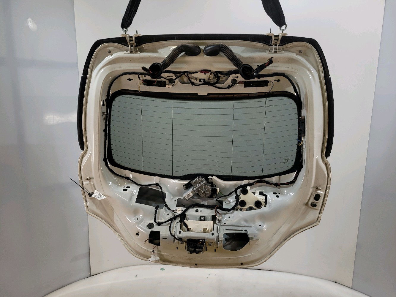 Hayon MERCEDES CLASSE CLA 1 PH.1 BLANC réf. A1177400005 X1-0543C X1-0543C [reference_2457611] 2