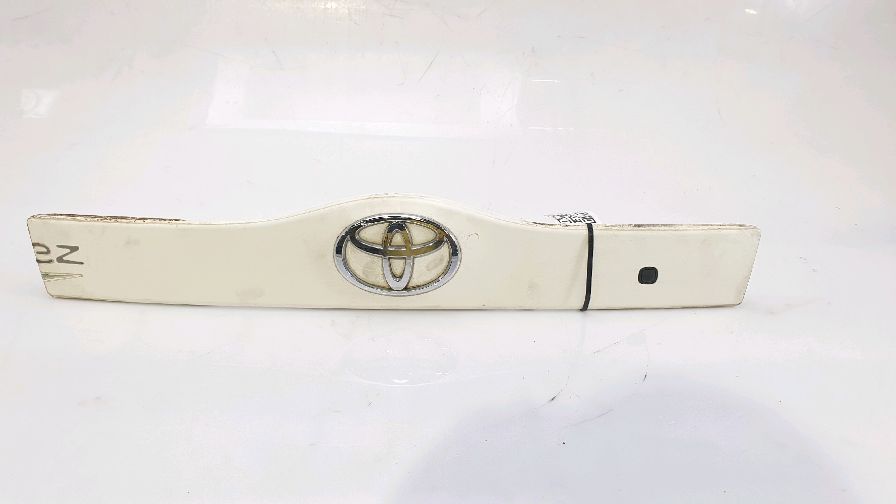 Poignée de hayon 7680147060J1 - TOYOTA PRIUS 2 - W1-0883R W1-0883R