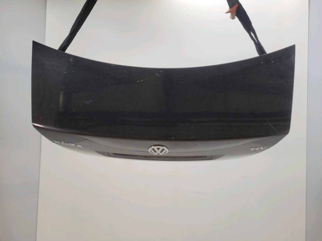 Malle VOLKSWAGEN BORA NOIR réf. 1J5827025P E0-6684P E0-6684P