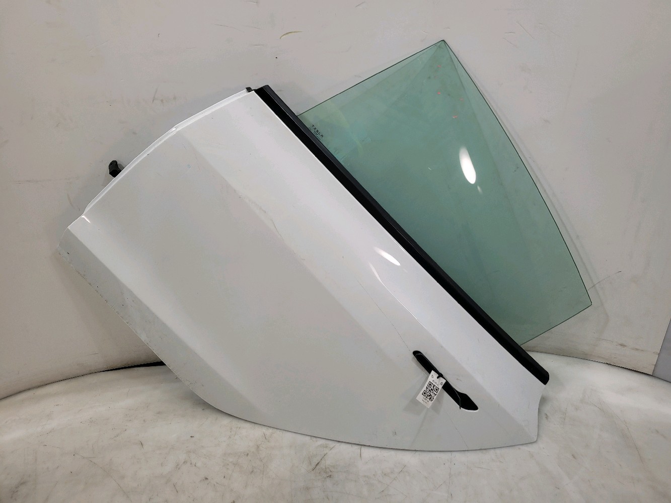 Porte arrière gauche TESLA MODEL 3 PH.2 1751847-EC-G K1-4421L K1-4421L