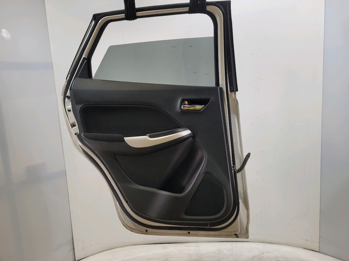 Porte arrière gauche SUZUKI BALENO 2 68004M68P12 Q1-2817B Q1-2817B [reference_1318023] 2