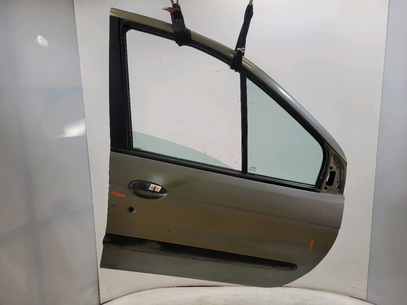 Porte avant droite RENAULT MEGANE SCENIC 1 PH.1 7751474577 Y1-2645M Y1-2645M