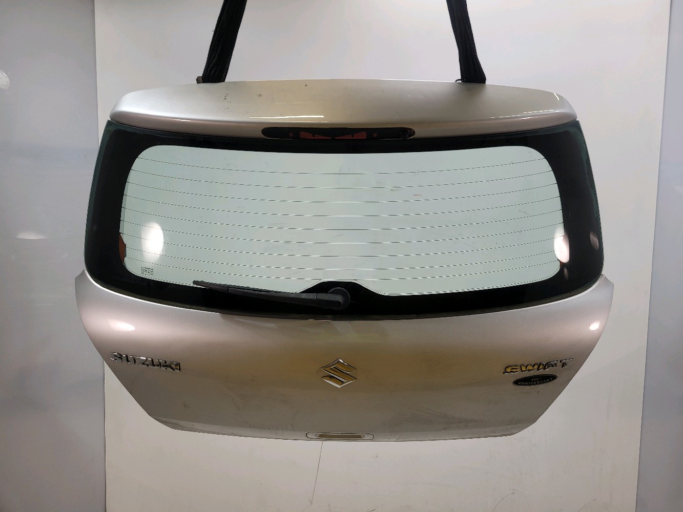 Hayon SUZUKI SWIFT 3 GRIS CLAIR réf. 69100-63J23 X0-9401U X0-9401U