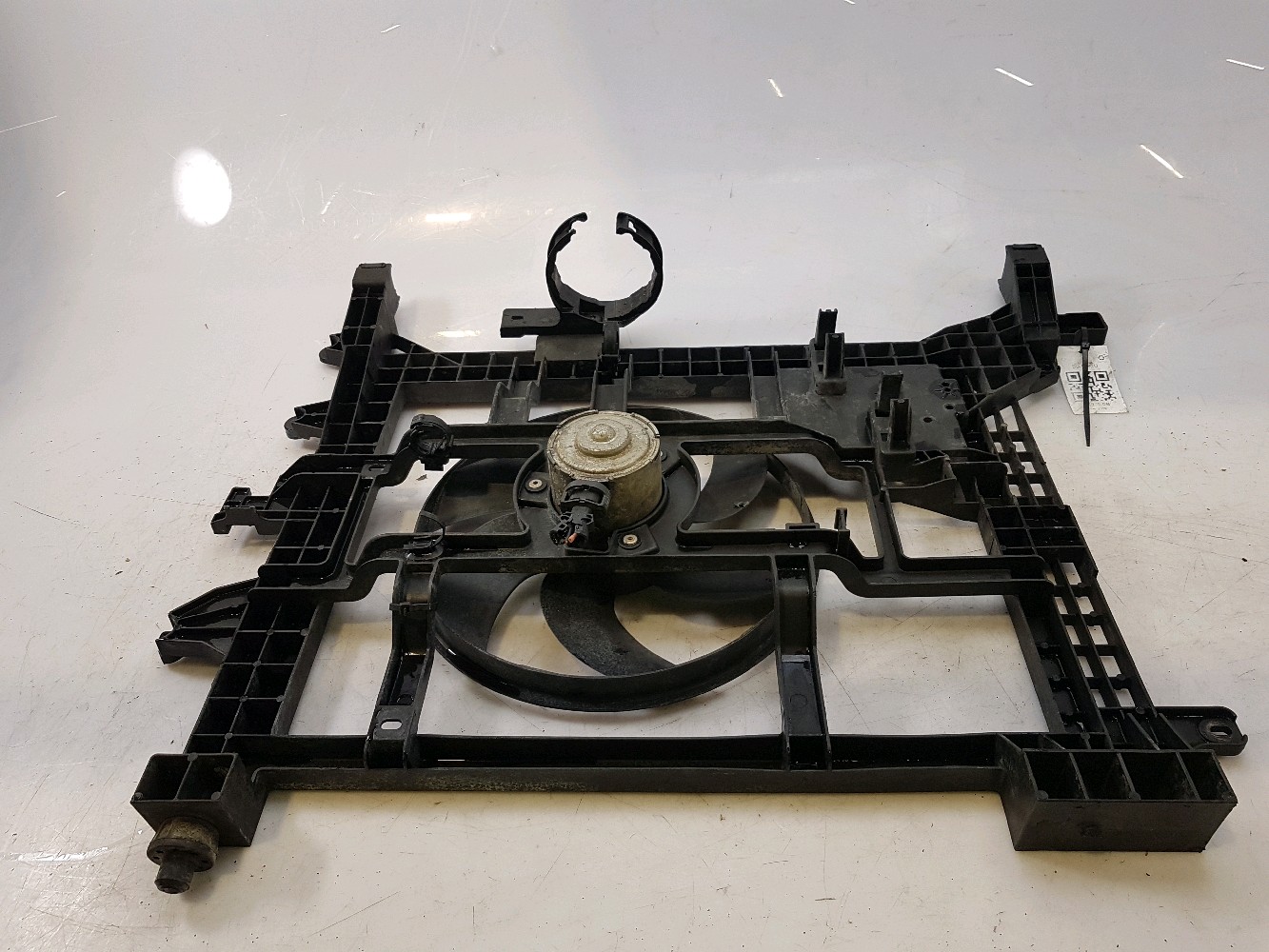 Groupe motoventilateur 214810879R - DACIA DUSTER 1 PH.1 1.6I ETH 16V - B0-5782U B0-5782U