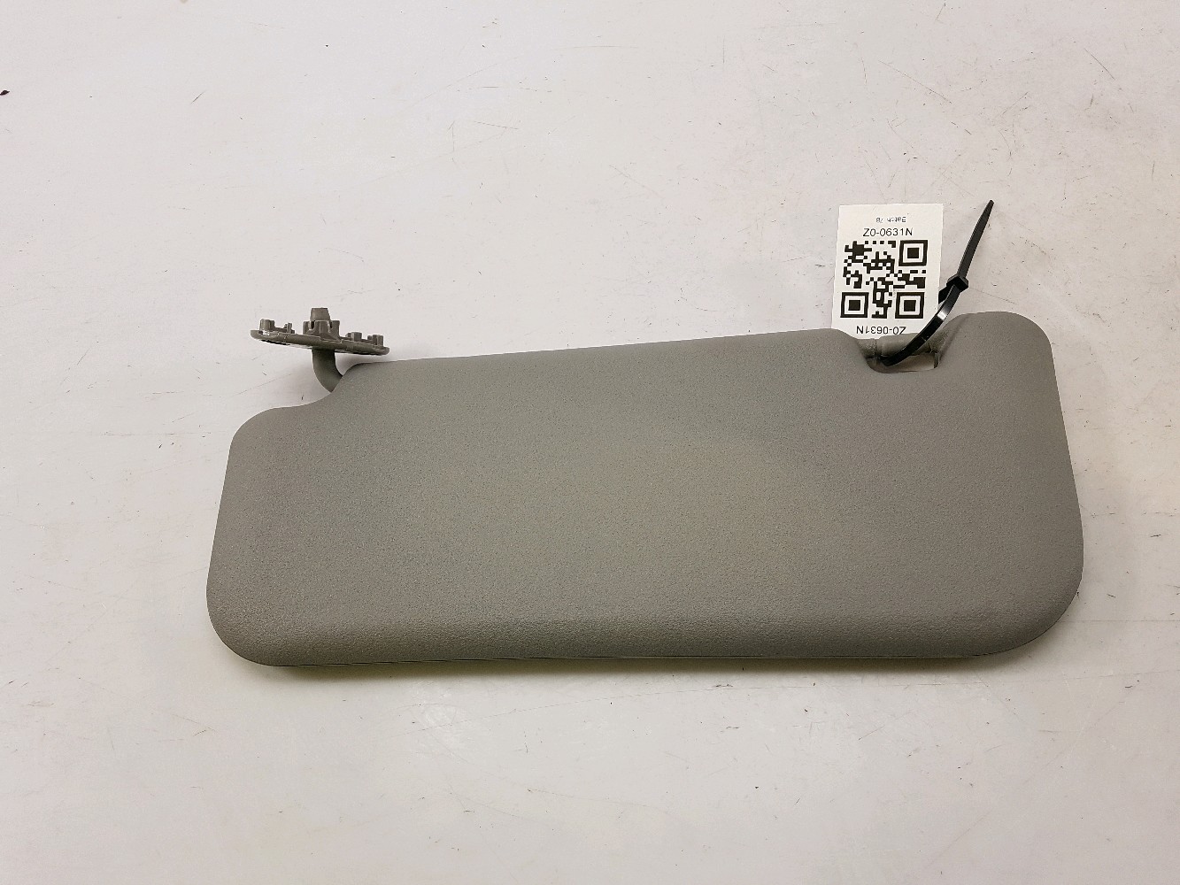 Pare-soleil gauche 743200D280B0 - TOYOTA YARIS 2 PH.1 1.0I 12V - Z0-0631N Z0-0631N