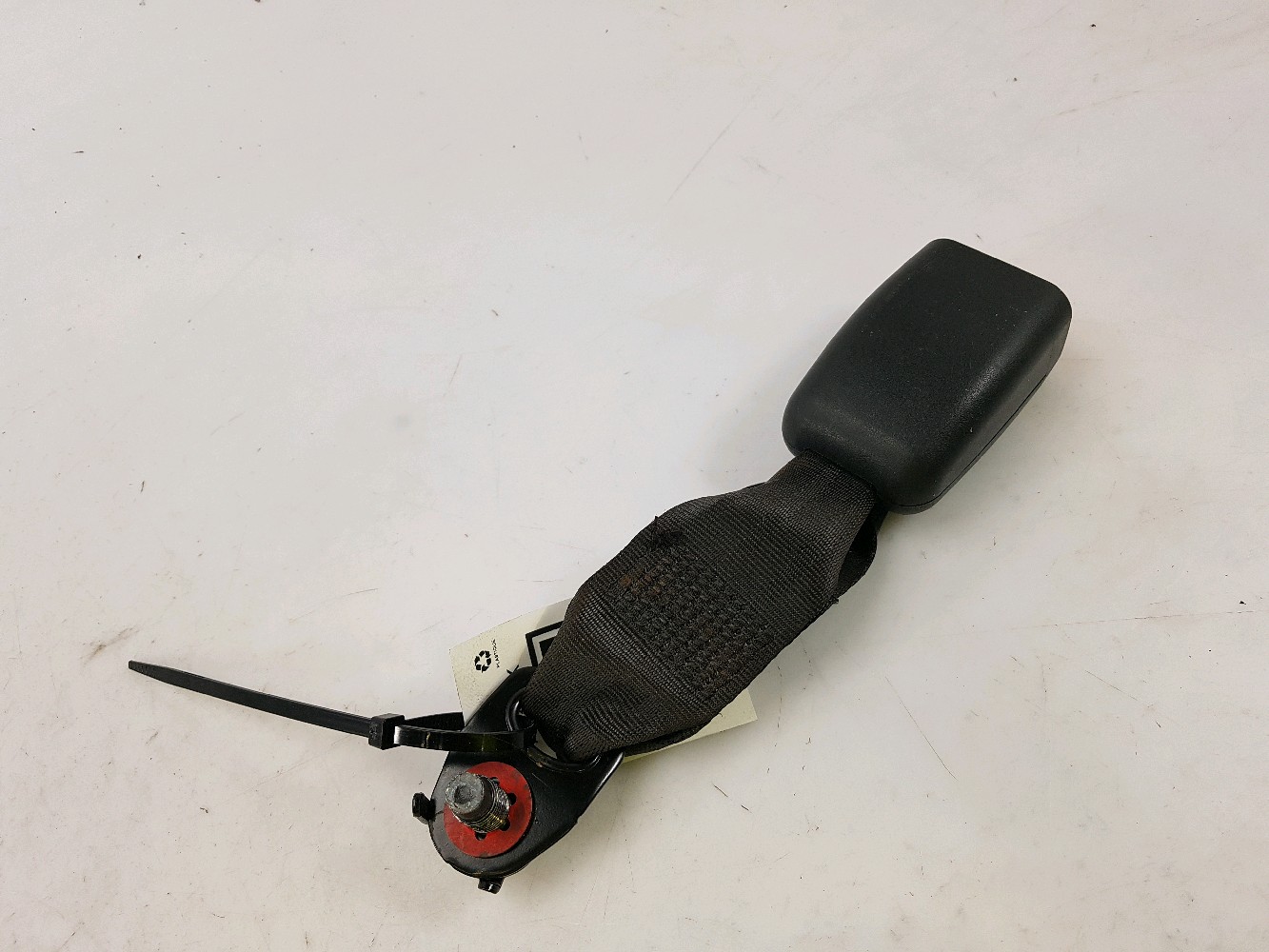 Attache ceinture arrière gauche KIA VENGA PH.1 X0-3131K X0-3131K