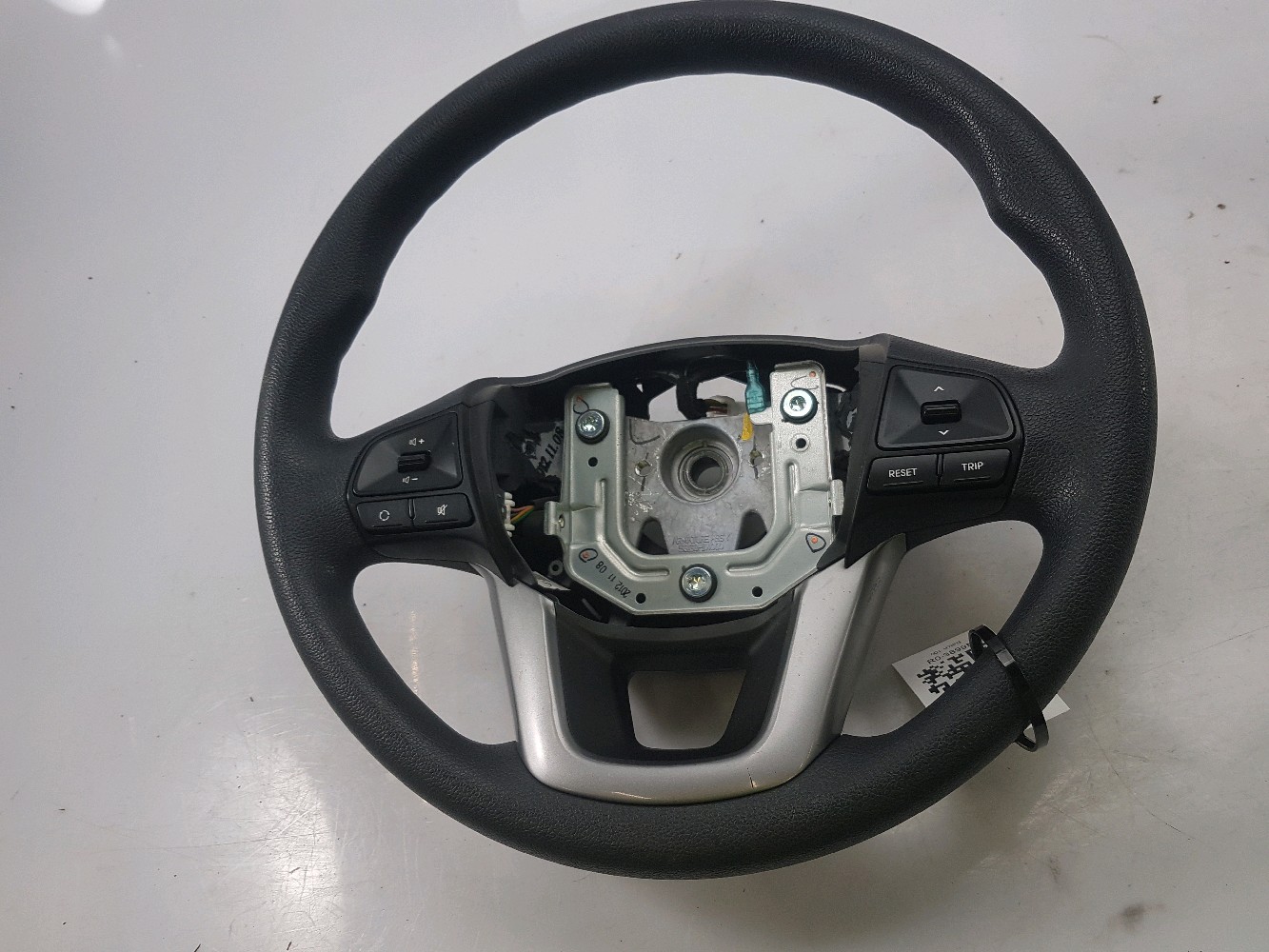 Volant 561201W200HU - KIA RIO 3 PH.1 1.2I 16V - R0-3899N R0-3899N