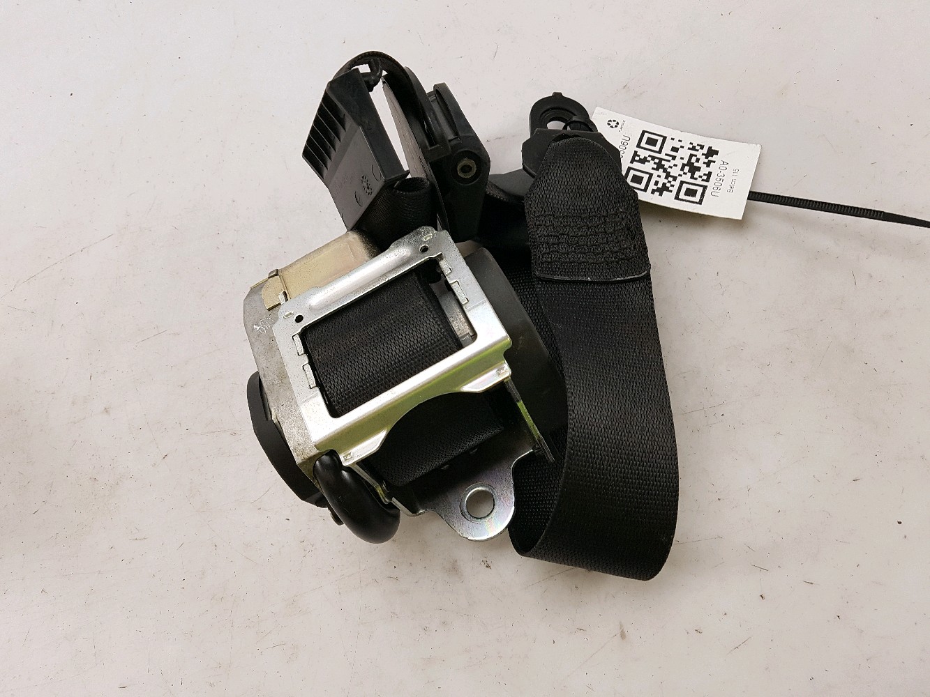 Ceinture avant droit MERCEDES CLASSE E 3 PH.1 réf. 21186080859C94 A0-3506U A0-3506U