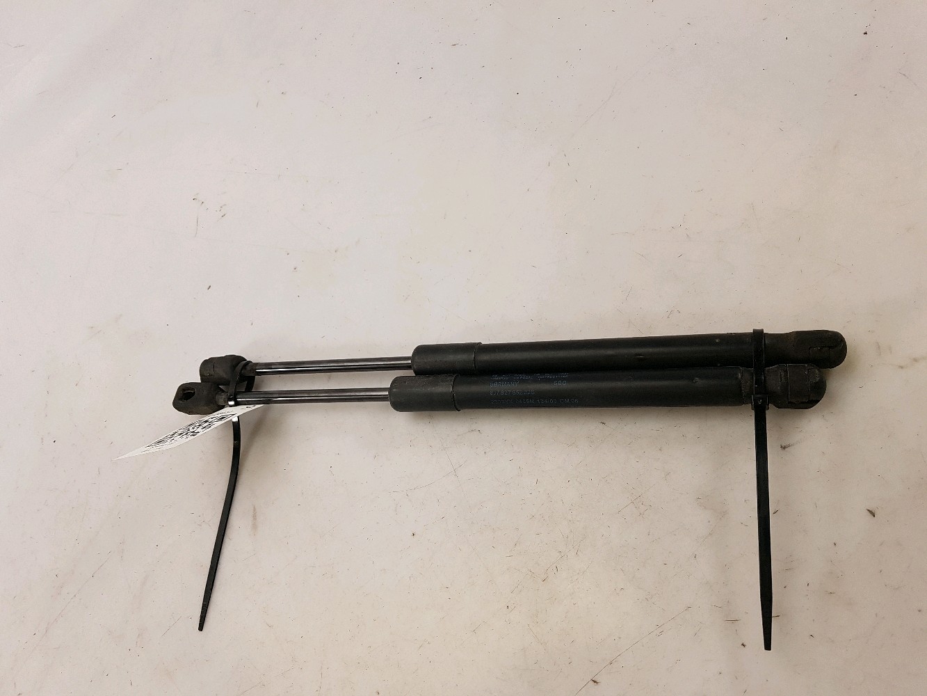 Paire verins coffre hayon malle 8J7827552A - AUDI TT 2 PH.1 2.0 TDI 16V 4X4 FAP - J0-0693J J0-0693J