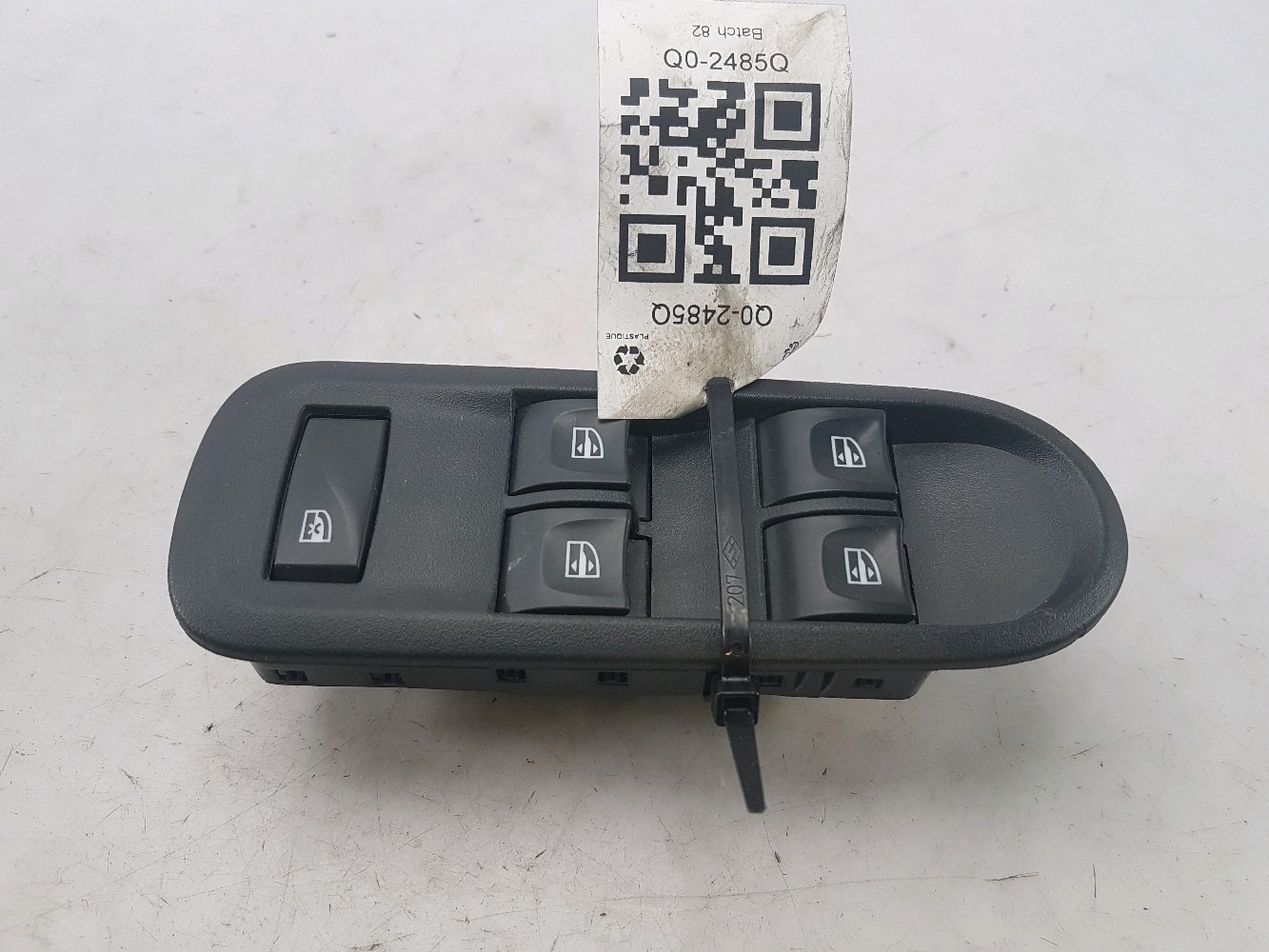 Platine de commande lève-vitre gauche 254110431R - DACIA DUSTER 1 PH.2 1.5 DCI 4X4 - Q0-2485Q Q0-2485Q