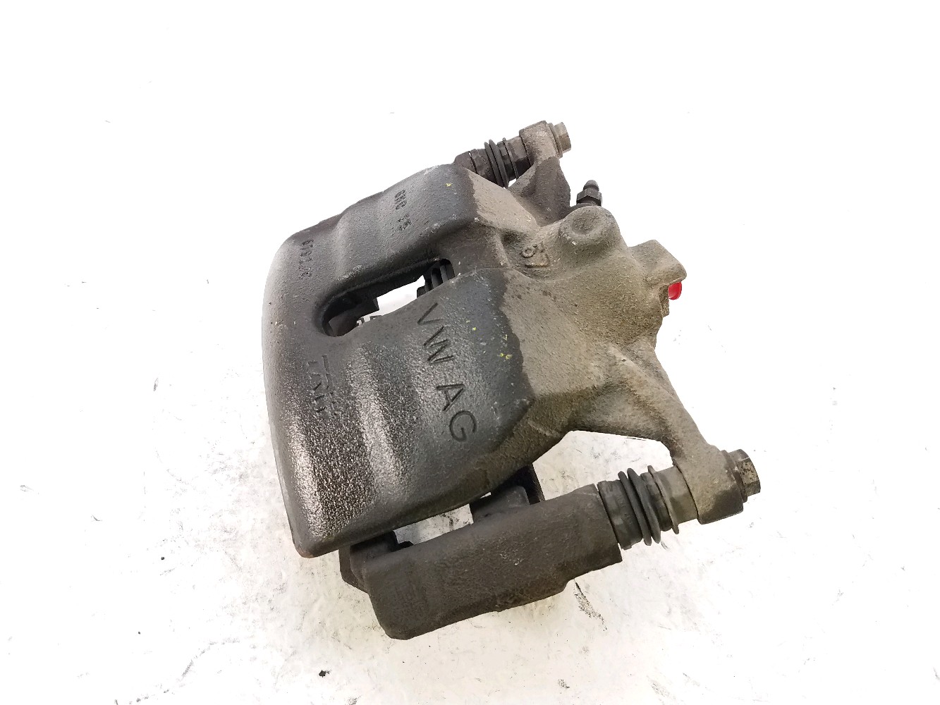 Etrier avant droit 8V0615124 - VOLKSWAGEN GOLF 7 PH.1 2.0 TDI - Q0-2937A Q0-2937A