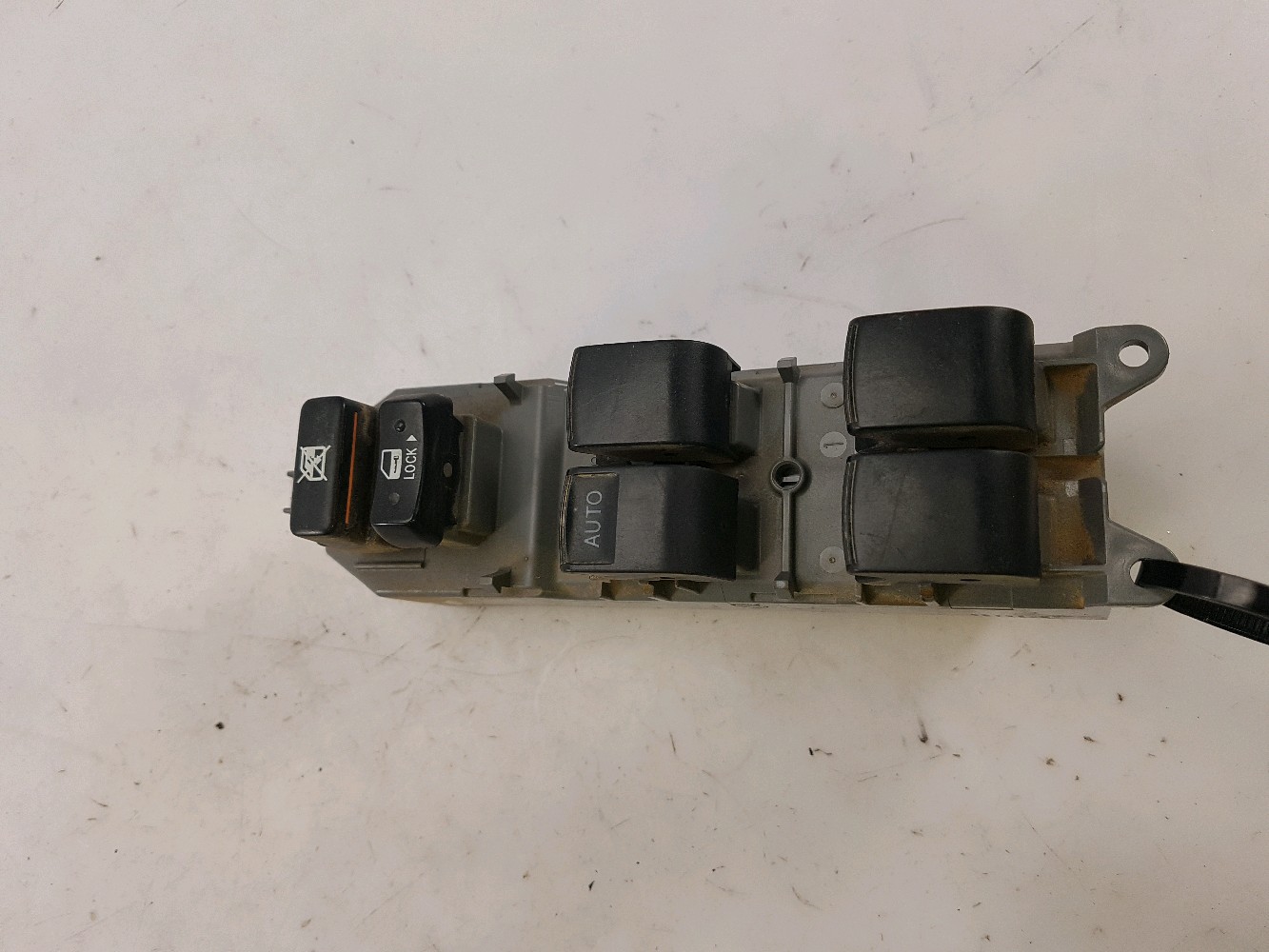 Platine de commande lève-vitre gauche 8482012520 - TOYOTA RAV4 3 PH.1 2.2 D4D 16V 4X4 - H0-5216S H0-5216S