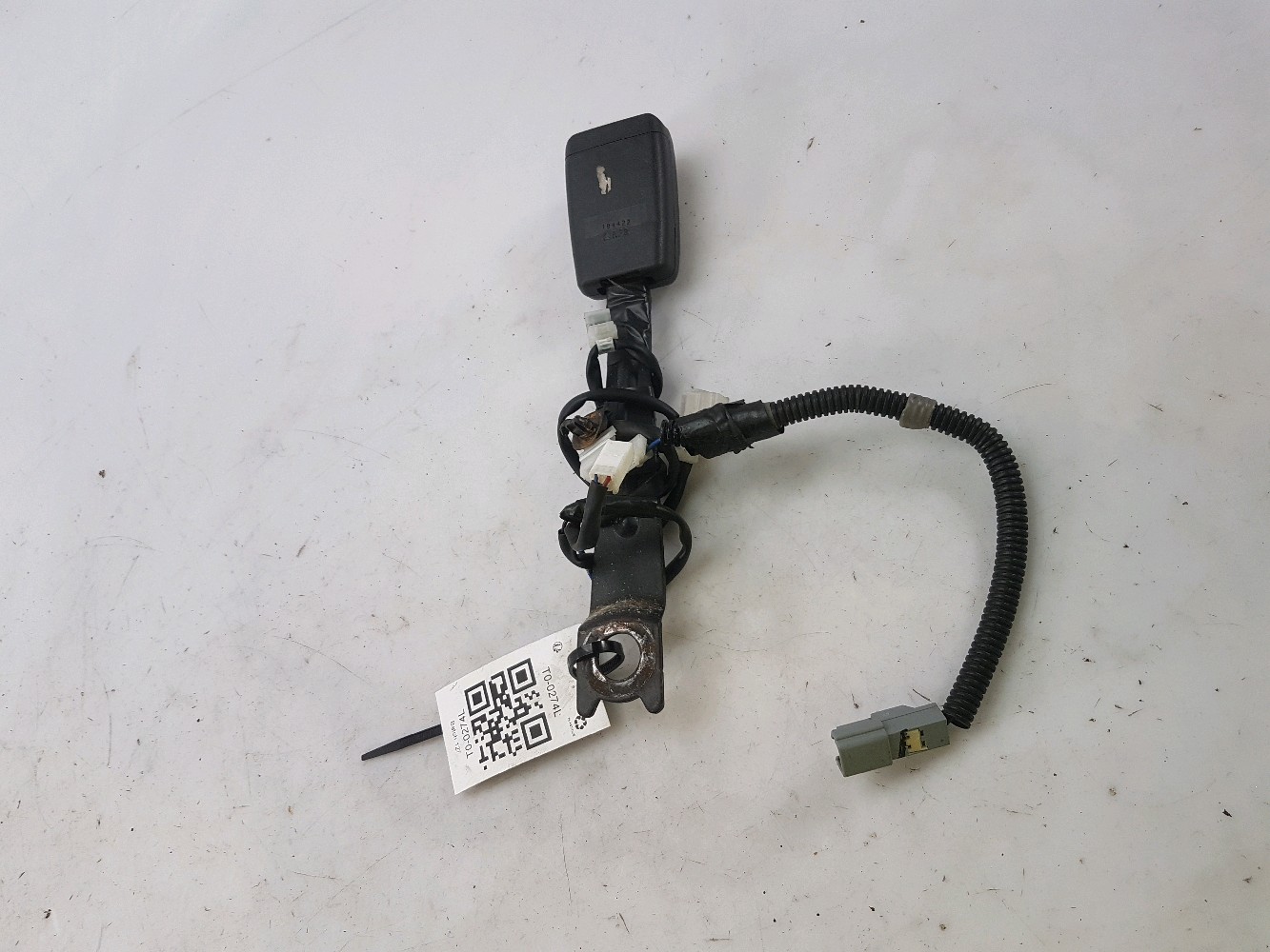 Attache ceinture avant droit TOYOTA AURIS 1 PH.1 T0-0274L T0-0274L