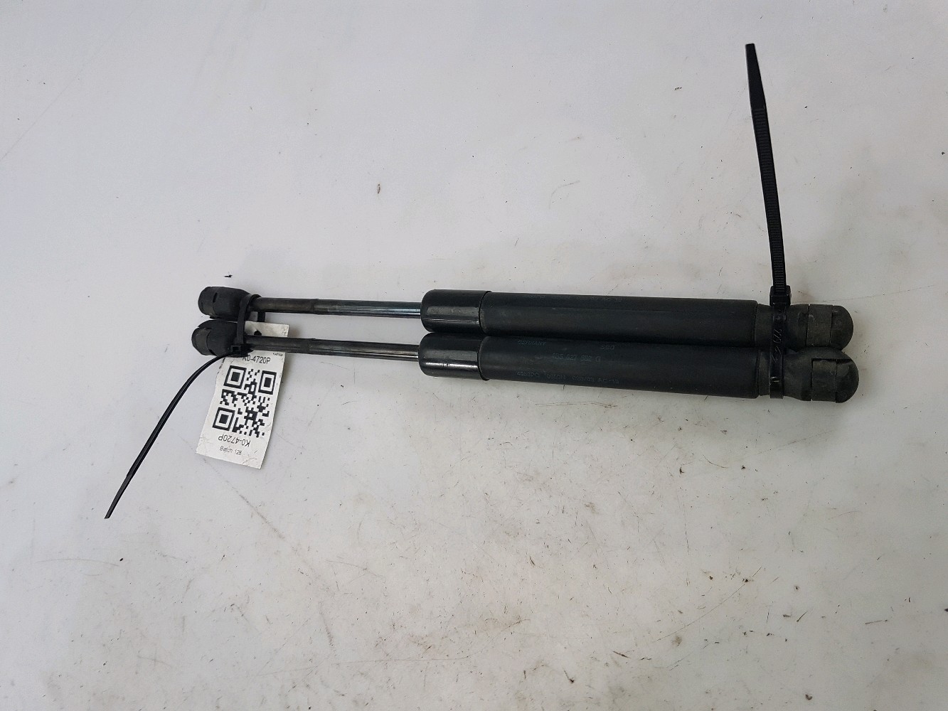 Paire verins coffre hayon malle 4B5827552G - AUDI A4 QUATTRO 2.5 V6 TDI 4X4 - K0-4720P K0-4720P