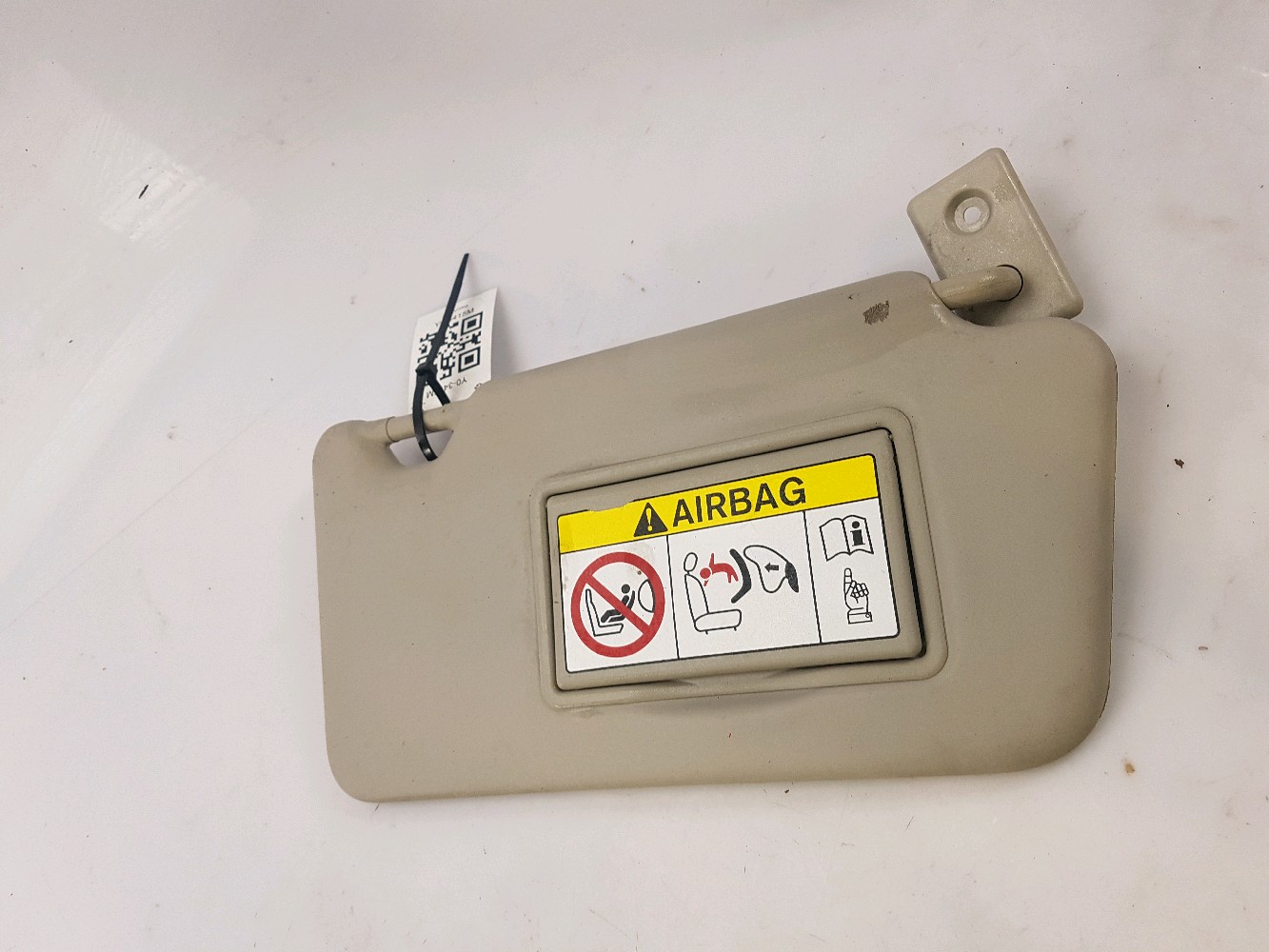 Pare-soleil droit 96400-3VV1A - NISSAN NOTE 2 1.2I - Y0-3415M Y0-3415M