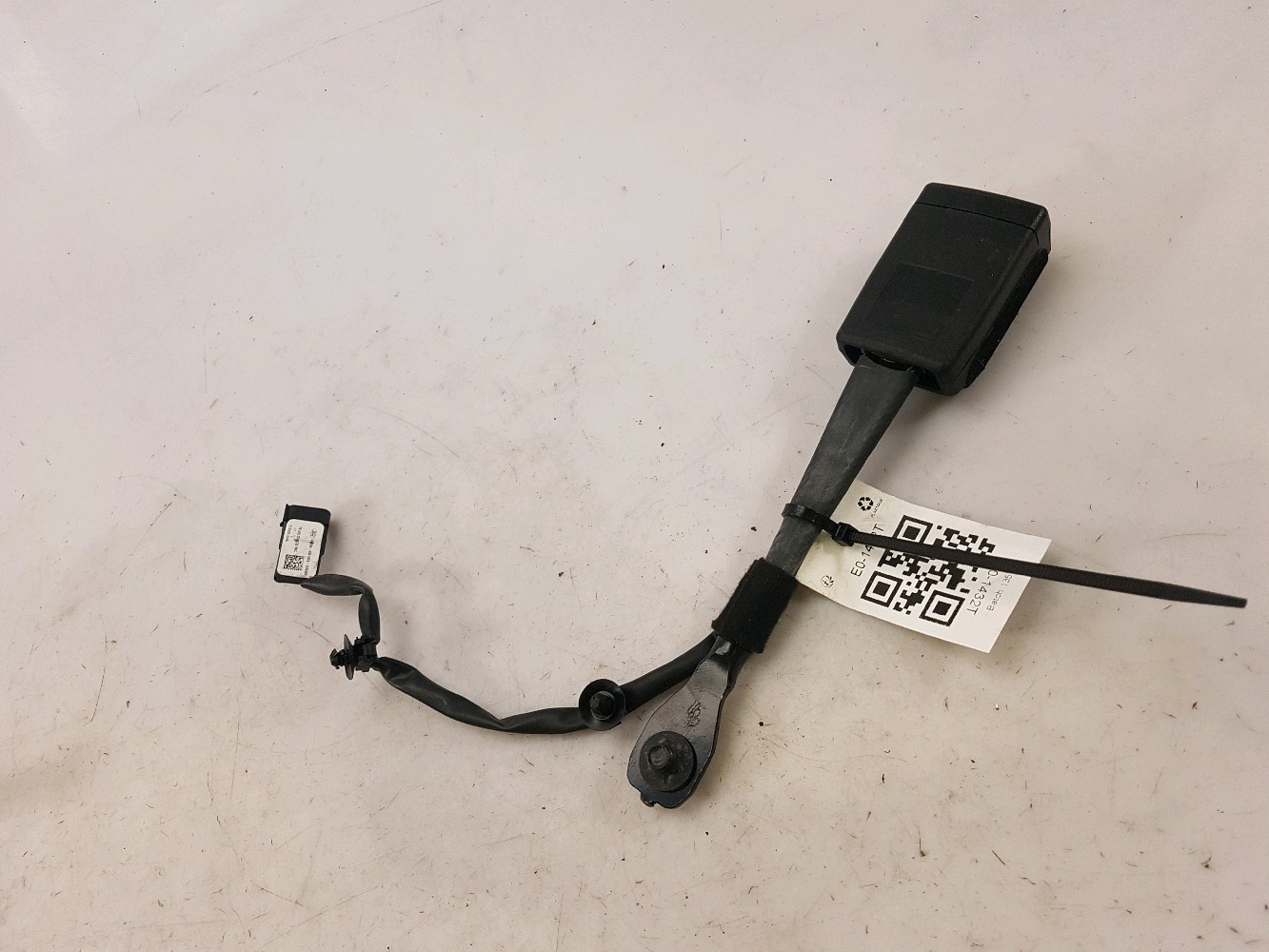 Attache ceinture avant gauche FORD MUSTANG 7 PH.1 E0-1432T E0-1432T