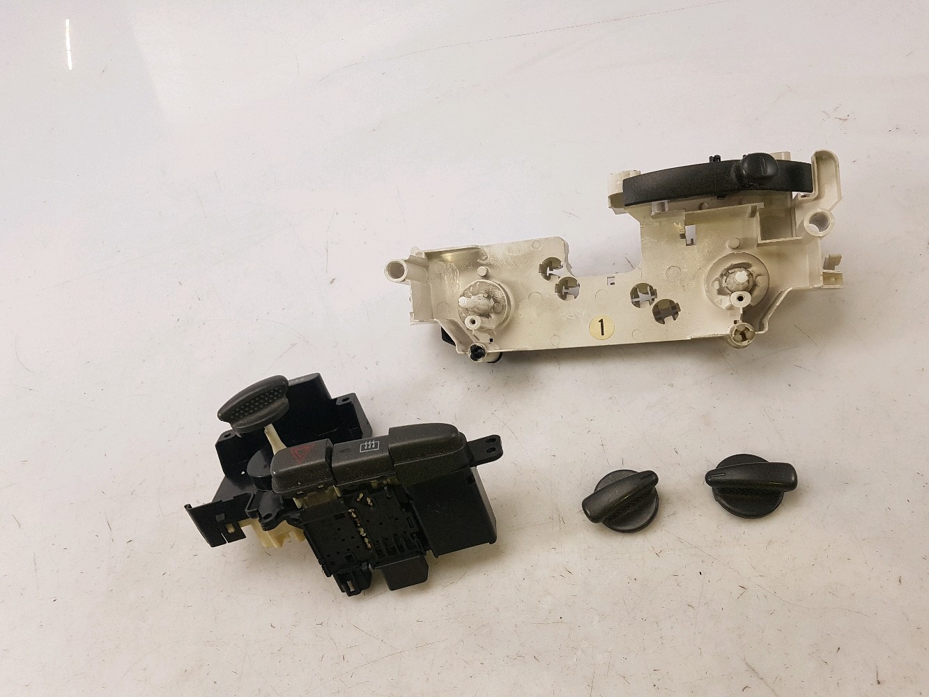 Commande de chauffage 5591052010 - TOYOTA YARIS 1 PH.1 1.0I 16V - U0-0487M U0-0487M