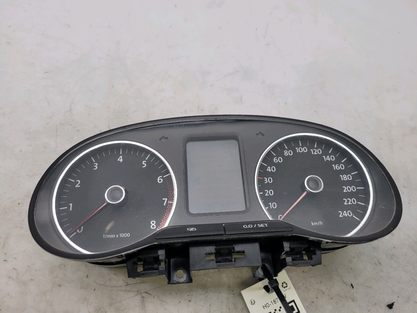 Compteur 6R0920860G - VOLKSWAGEN POLO 5 PH.1 1.2I 12V - H0-1877W H0-1877W