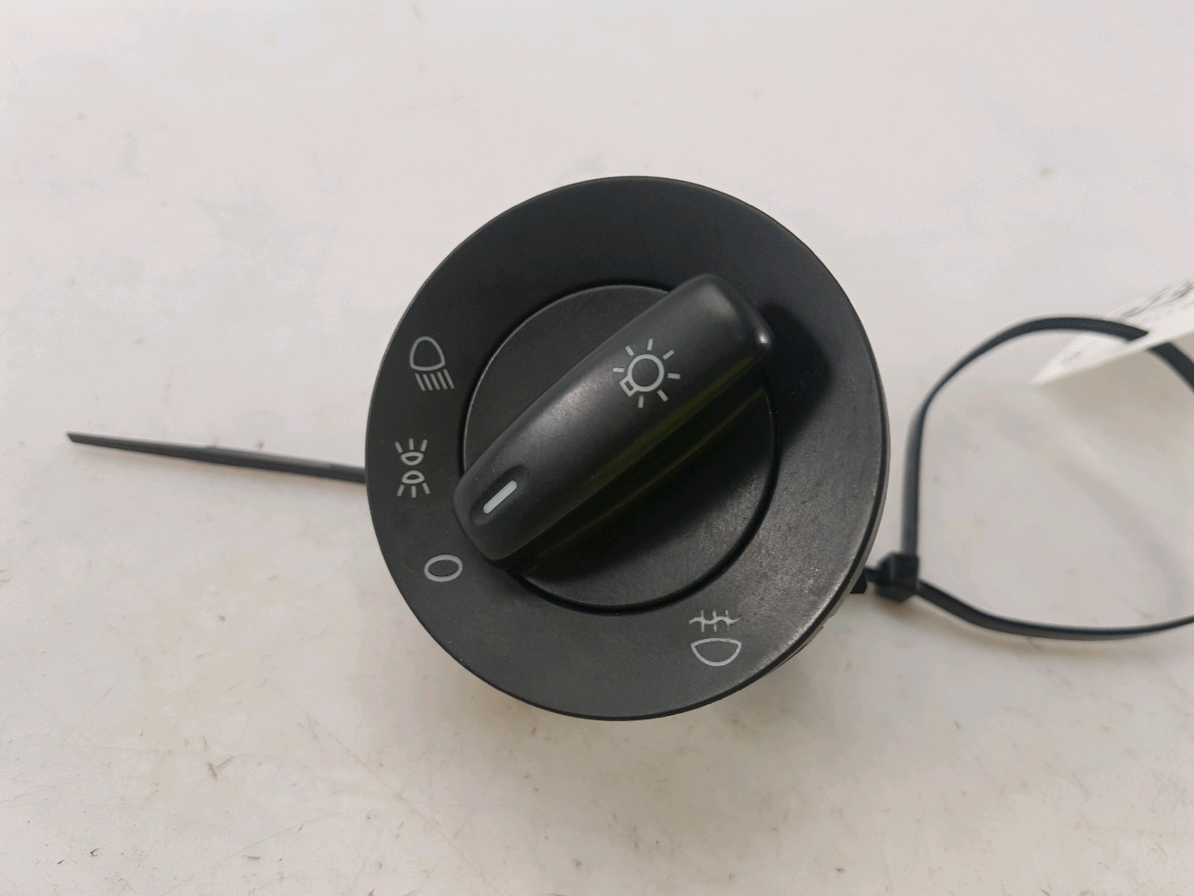 Interrupteur d'éclairage 1K0953513E9B9 - VOLKSWAGEN TIGUAN 1 PH.1 2.0 TDI 16V FAP - G0-1145H G0-1145H