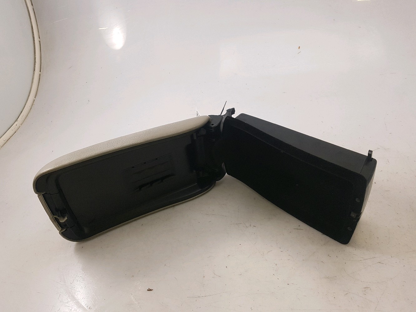 Accoudoir central 20368008829E23 - MERCEDES CLASSE C SPORTCOUPE 2 PH.2 2.2 CDI - N0-0788K N0-0788K [reference_1320001] 3