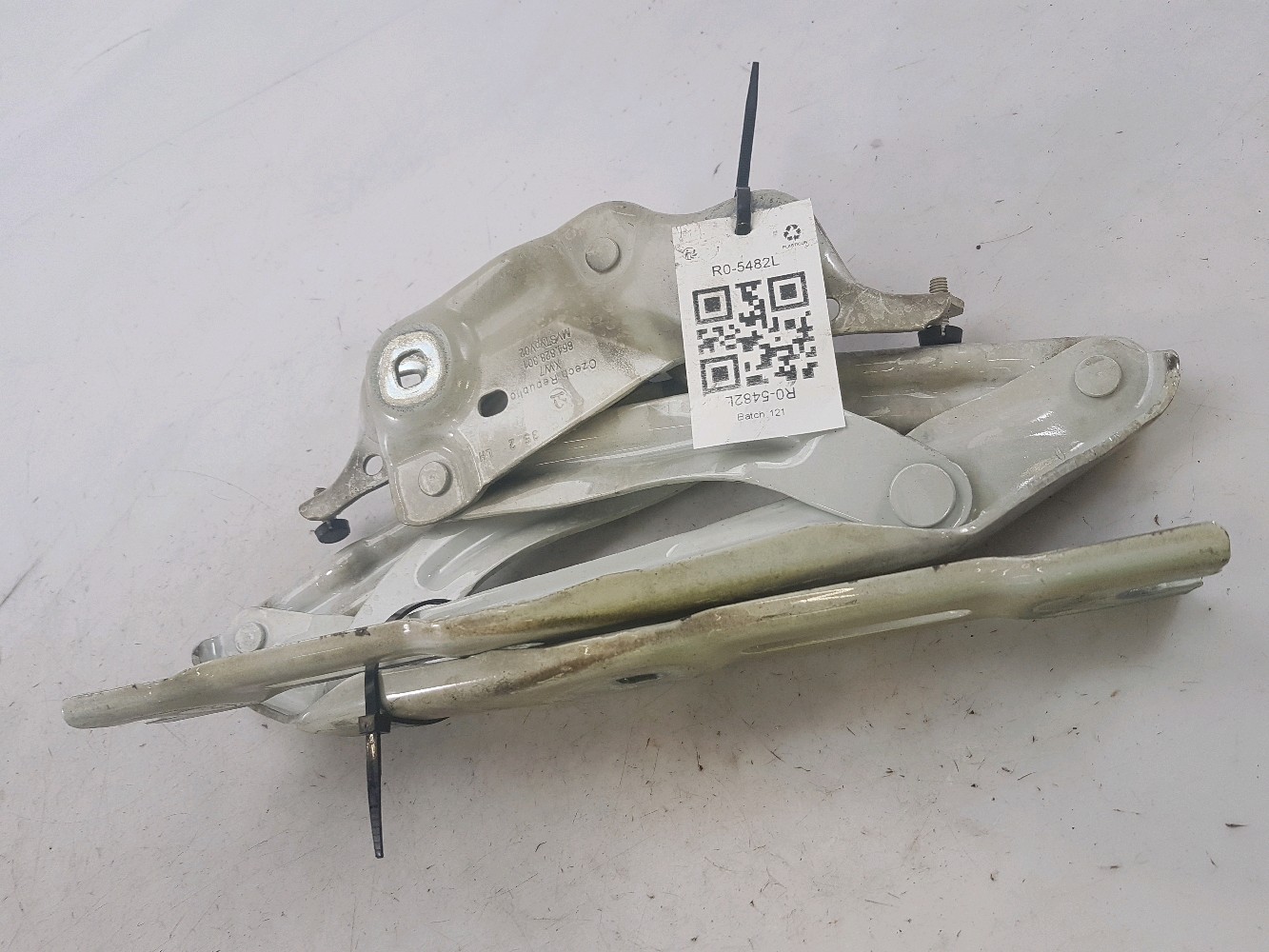 CHARNIERES DE CAPOT 654823301 - SKODA SCALA 3 1.0 TSI - R0-5482L R0-5482L