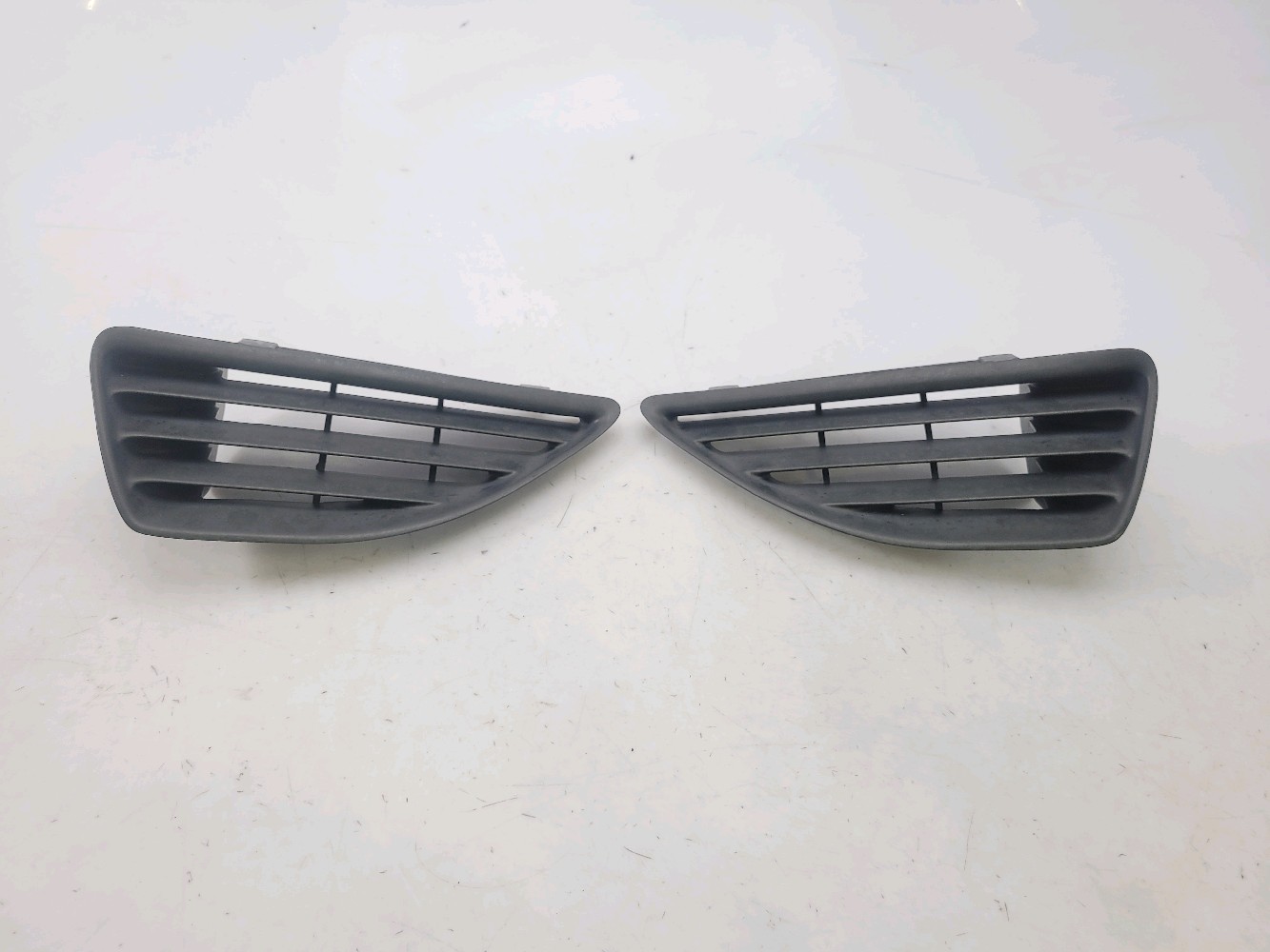 Calandre 8200057390 - RENAULT MEGANE 1 PH.2 1.6I 16V - G0-0148C G0-0148C