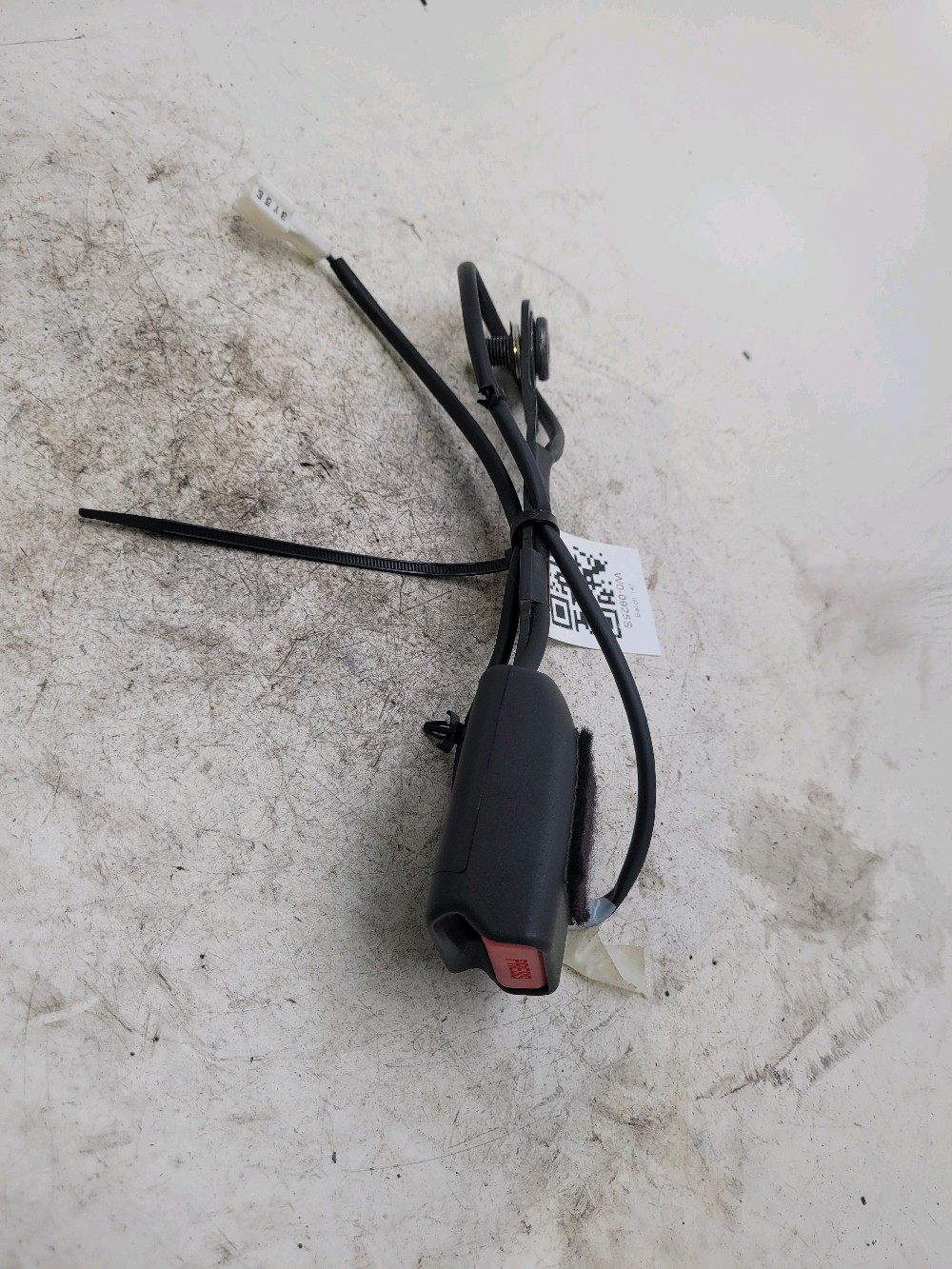 Attache ceinture avant droit NISSAN QASHQAI 2 PH.1 W0-0925S W0-0925S