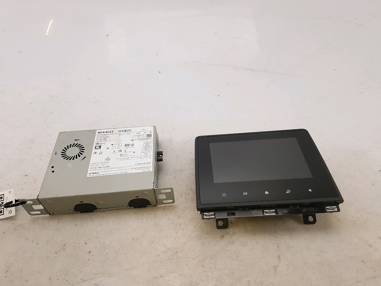 Poste Multimédia RENAULT CLIO 5 PH.1 T0-4045W T0-4045W