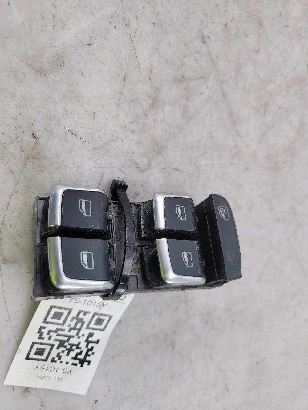 Platine de commande lève-vitre gauche 8K0959851FV10 - AUDI A4 AVANT 3 PH.2 2.0 TFSI QUATTRO - Y0-1015Y Y0-1015Y