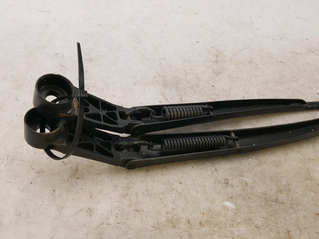 Bras d'essuie glace avant x2 852210D070 - DAIHATSU CHARADE 1.3I 8V - R0-3291N R0-3291N [reference_1327500] 2