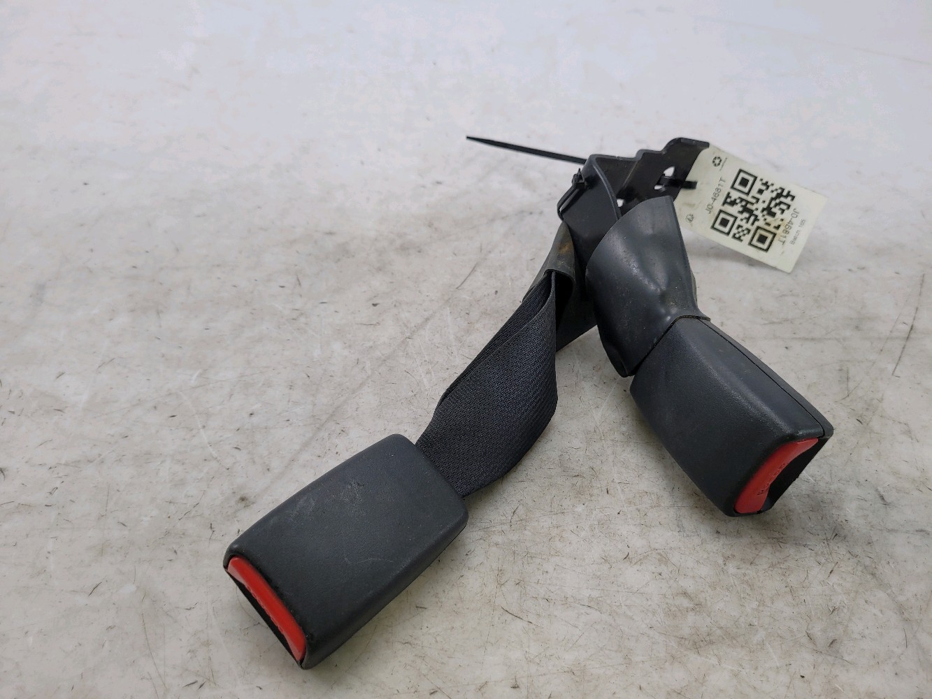 Attache ceinture arrière gauche TOYOTA AVENSIS 2 PH.2 J0-4681T J0-4681T