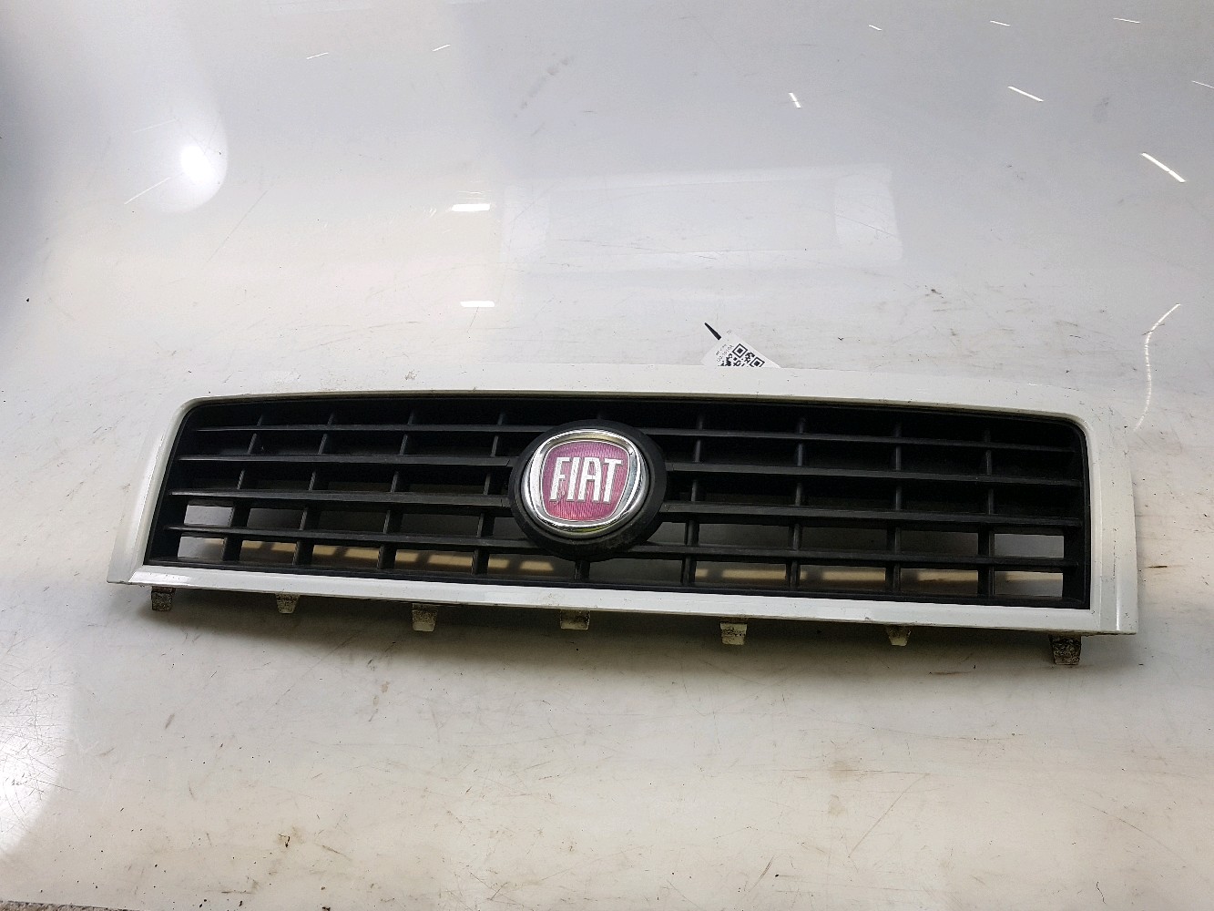 Calandre 735482063 - FIAT DOBLO CARGO 1 PH.2 1.3 JTD - U0-1910A U0-1910A