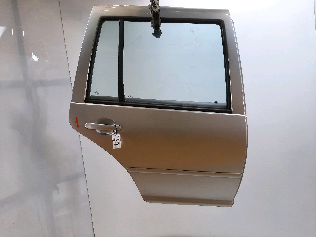 Porte arrière droite VOLKSWAGEN BORA VARIANT 1J9833056E Z0-5986F Z0-5986F