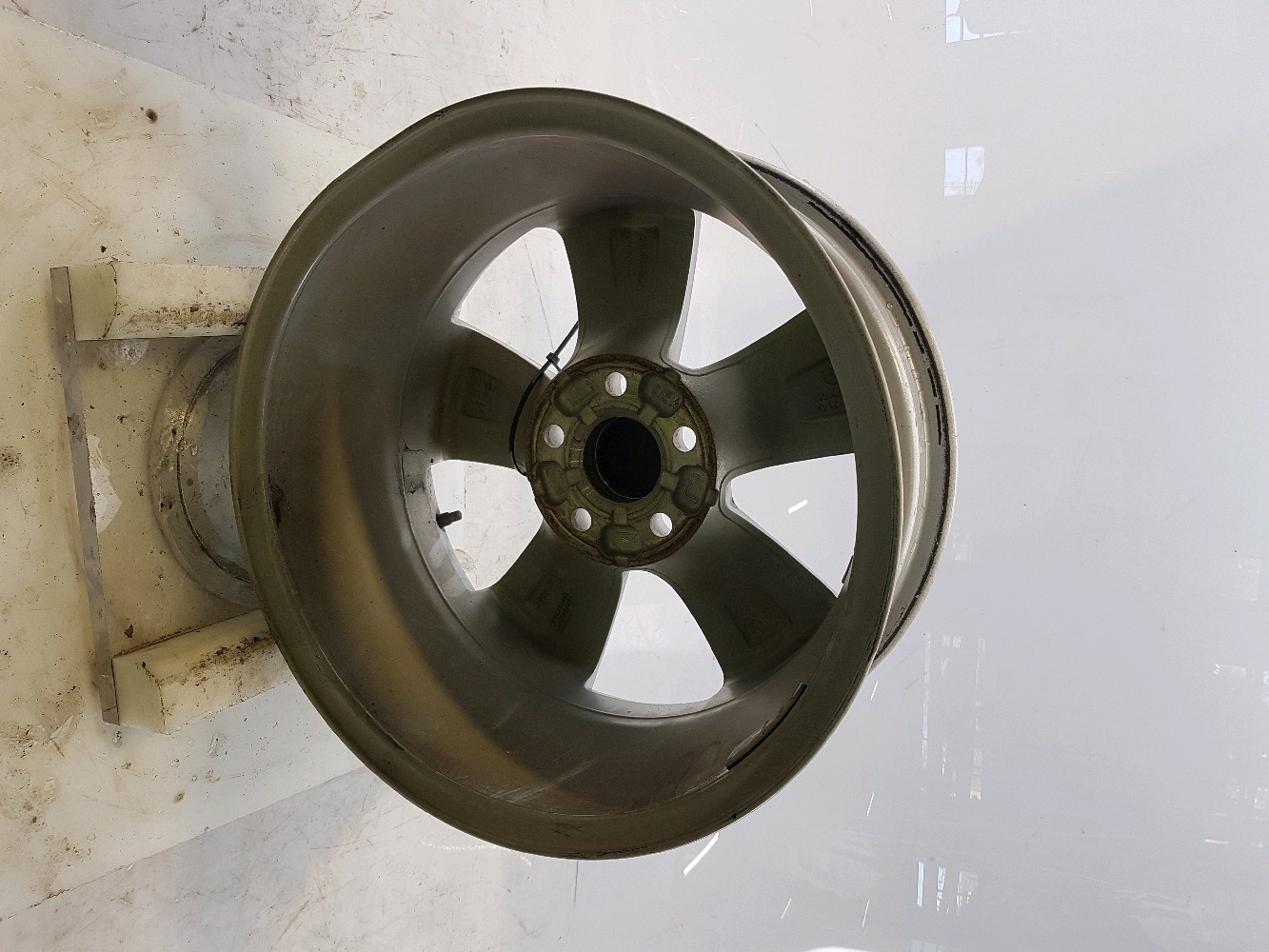 Jante alu 6V0601025A8Z8 - SKODA FABIA 3 PH.1 1.0 MPI - J0-6086N J0-6086N