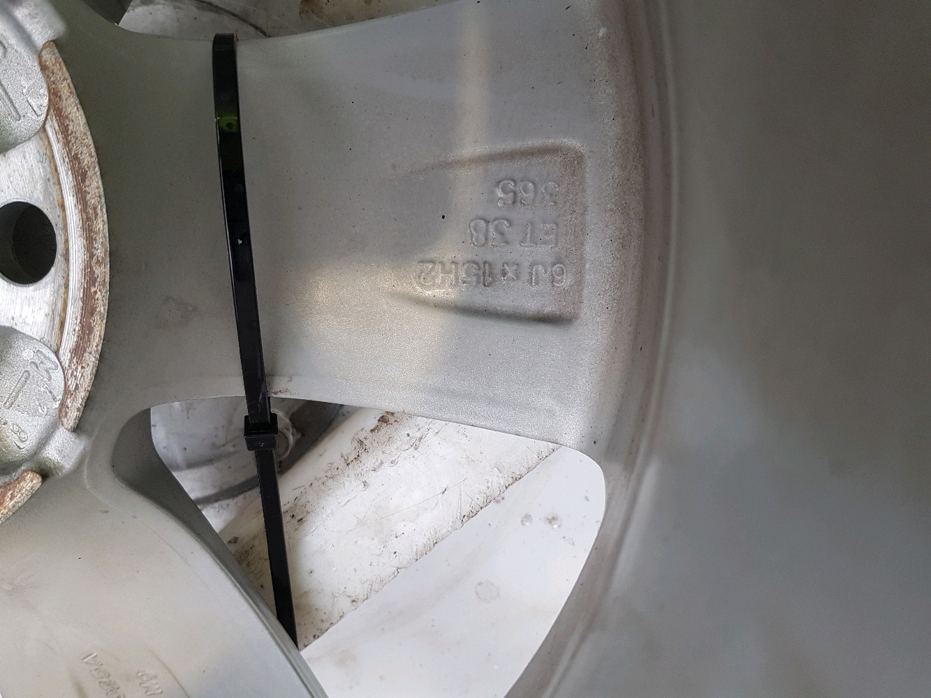 Jante alu 6V0601025A8Z8 - SKODA FABIA 3 PH.1 1.0 MPI - J0-6086N J0-6086N [reference_169351] 3