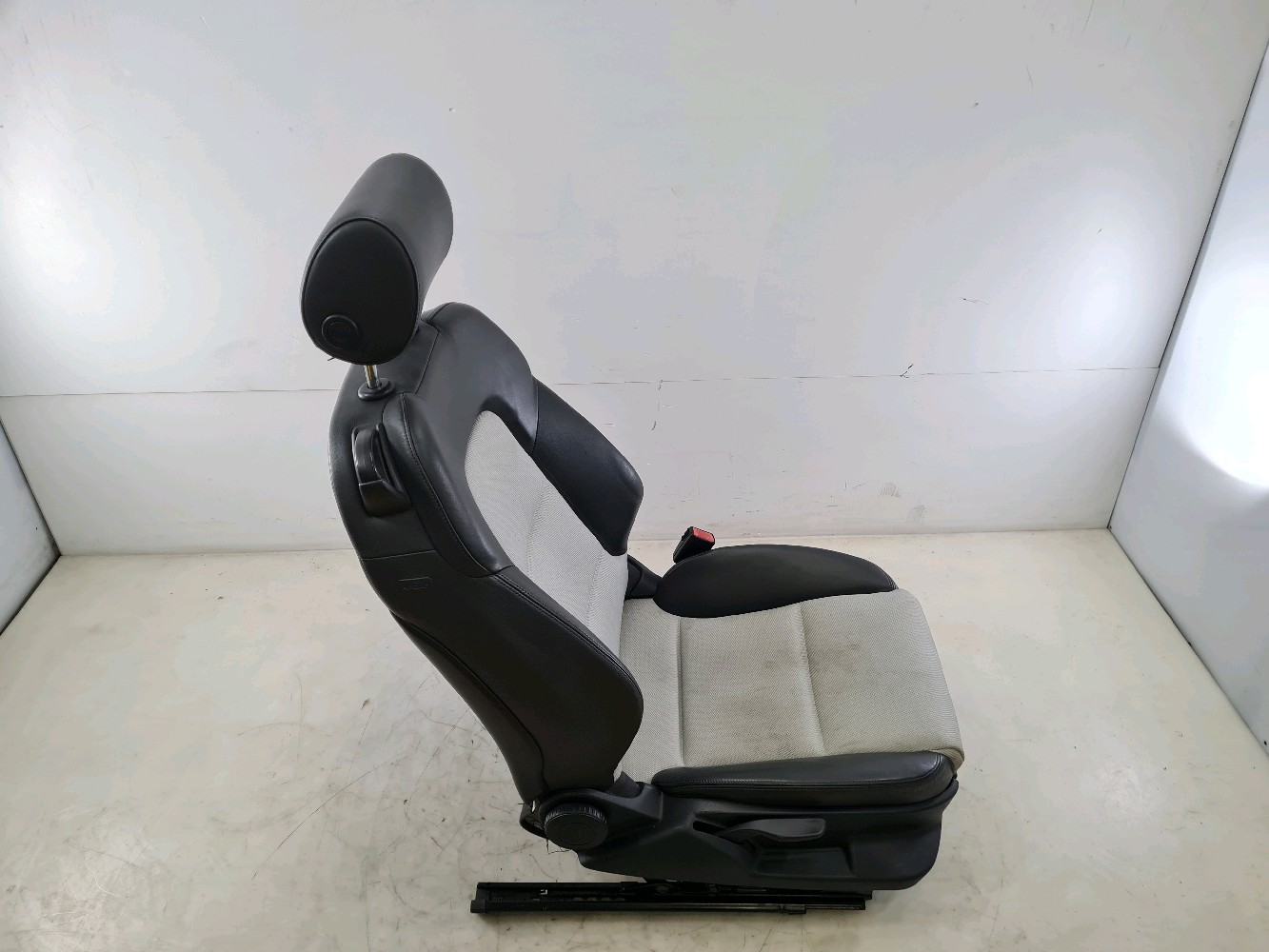 Siège droit 1K3881106DN - AUDI A3 2 PH.1 3.2 V6 Q - J0-8021B J0-8021B [reference_1743641] 2