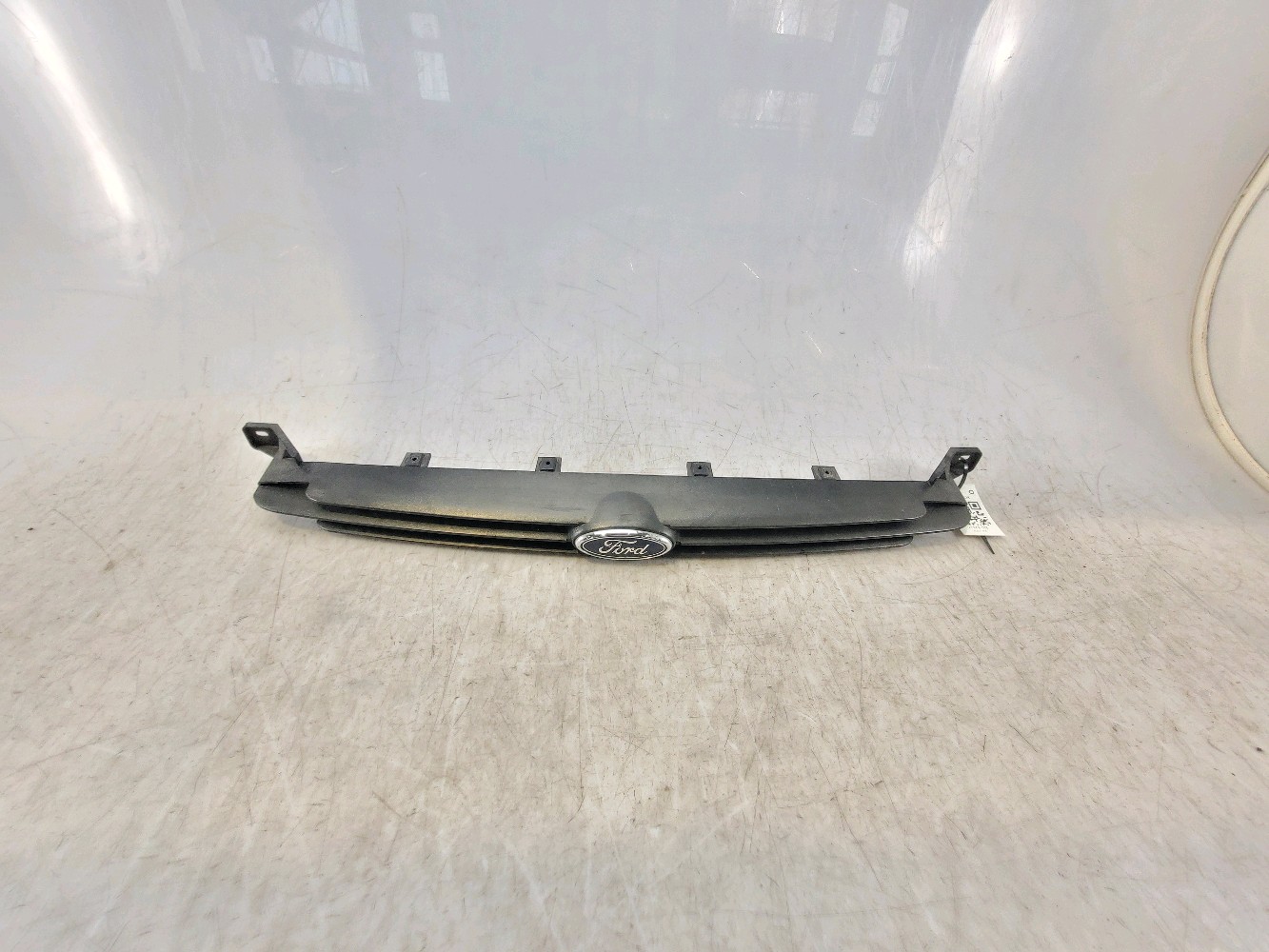 Calandre 1058073 - FORD ESCORT 5 1.4 - M0-8252K M0-8252K