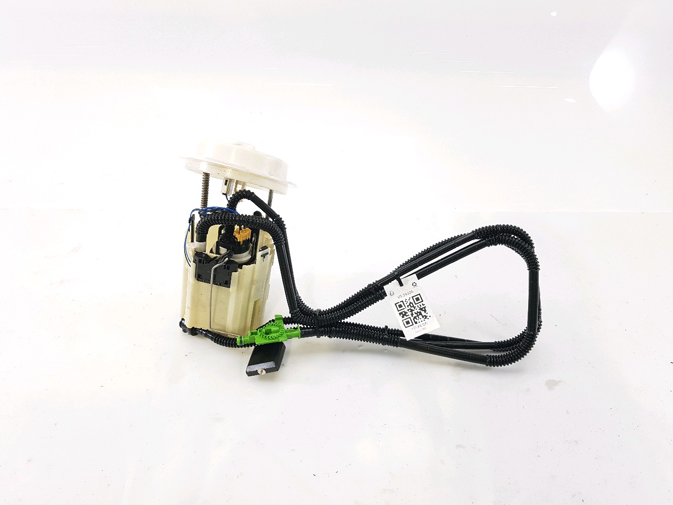 Pompe à carburant électrique A2044701200 - MERCEDES CLASSE C 3 PH.2 C180 CDI - V0-5432A V0-5432A