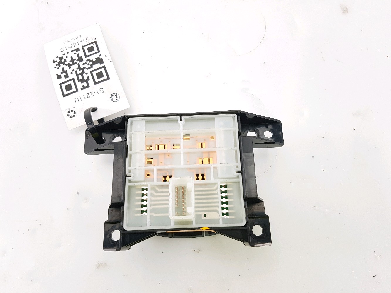 Bouton de frein a main 84390F4271 - TOYOTA C-HR PH.1 1.8 HYBRID - S1-2211U S1-2211U [reference_2350259] 2