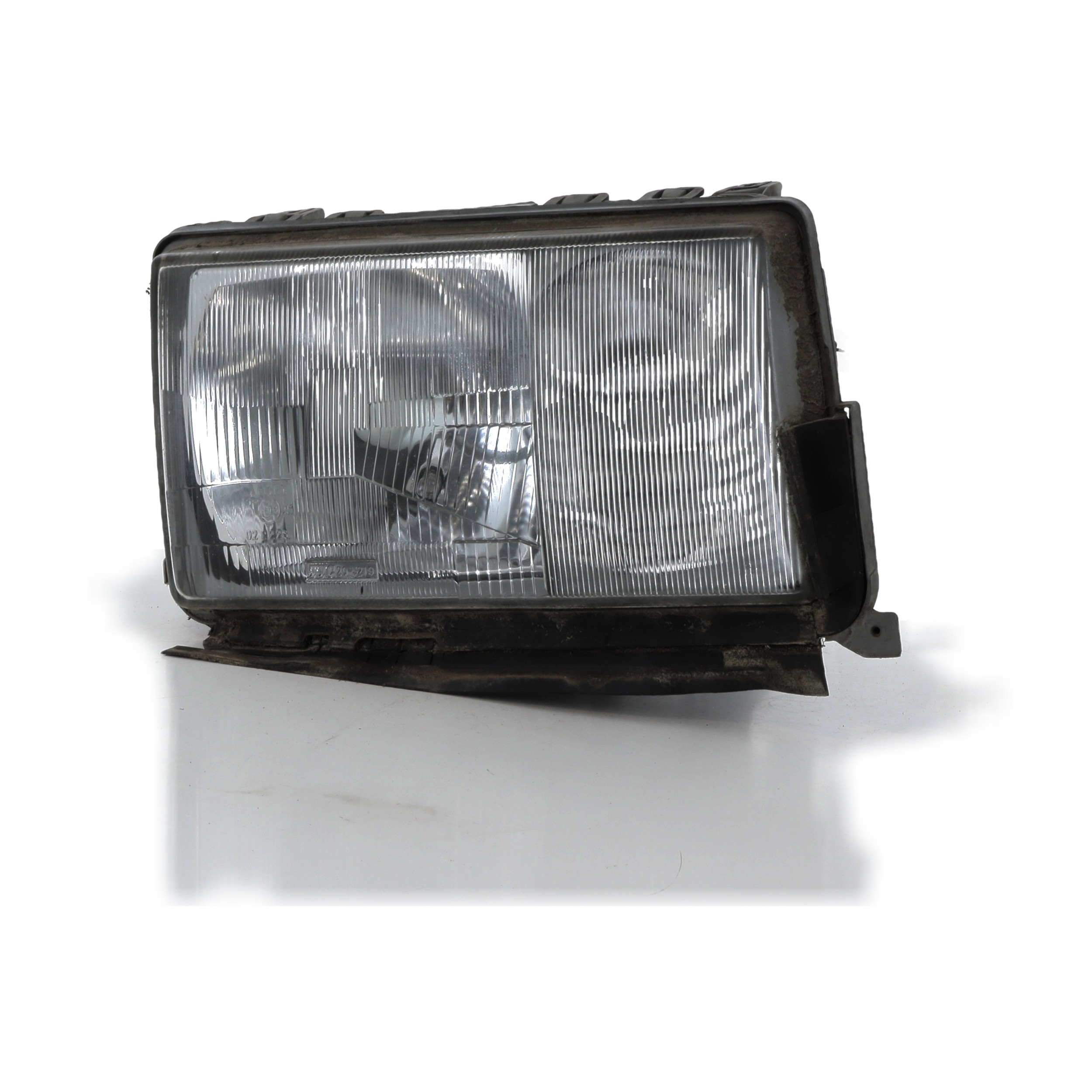 Phare droit réf. A2018206061 MERCEDES 190 1 PH.2 A0-8435V A0-8435V