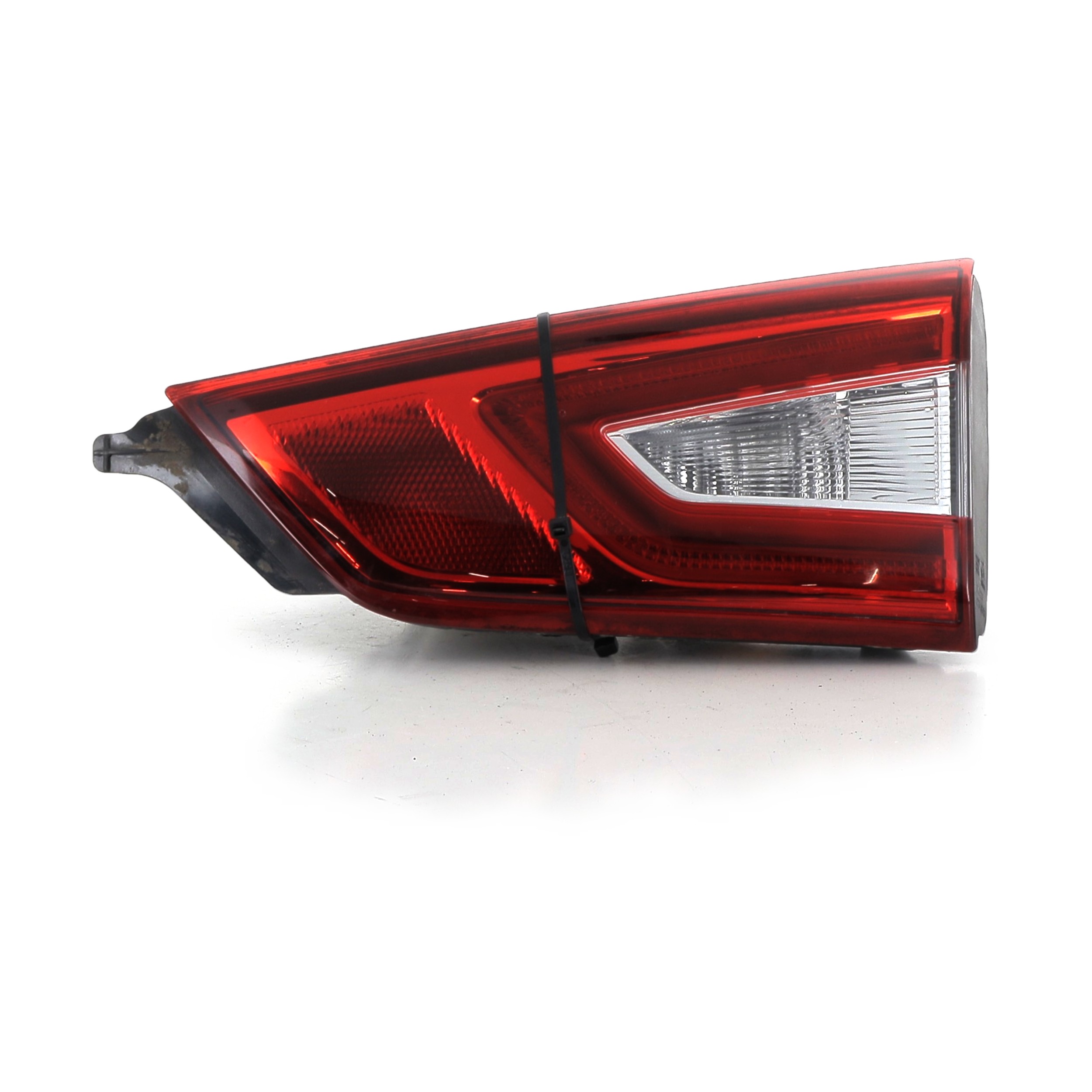 Feu de hayon droit 26550-HV05A - NISSAN QASHQAI 2 PH.1 DIGT 115 - E1-3869F E1-3869F