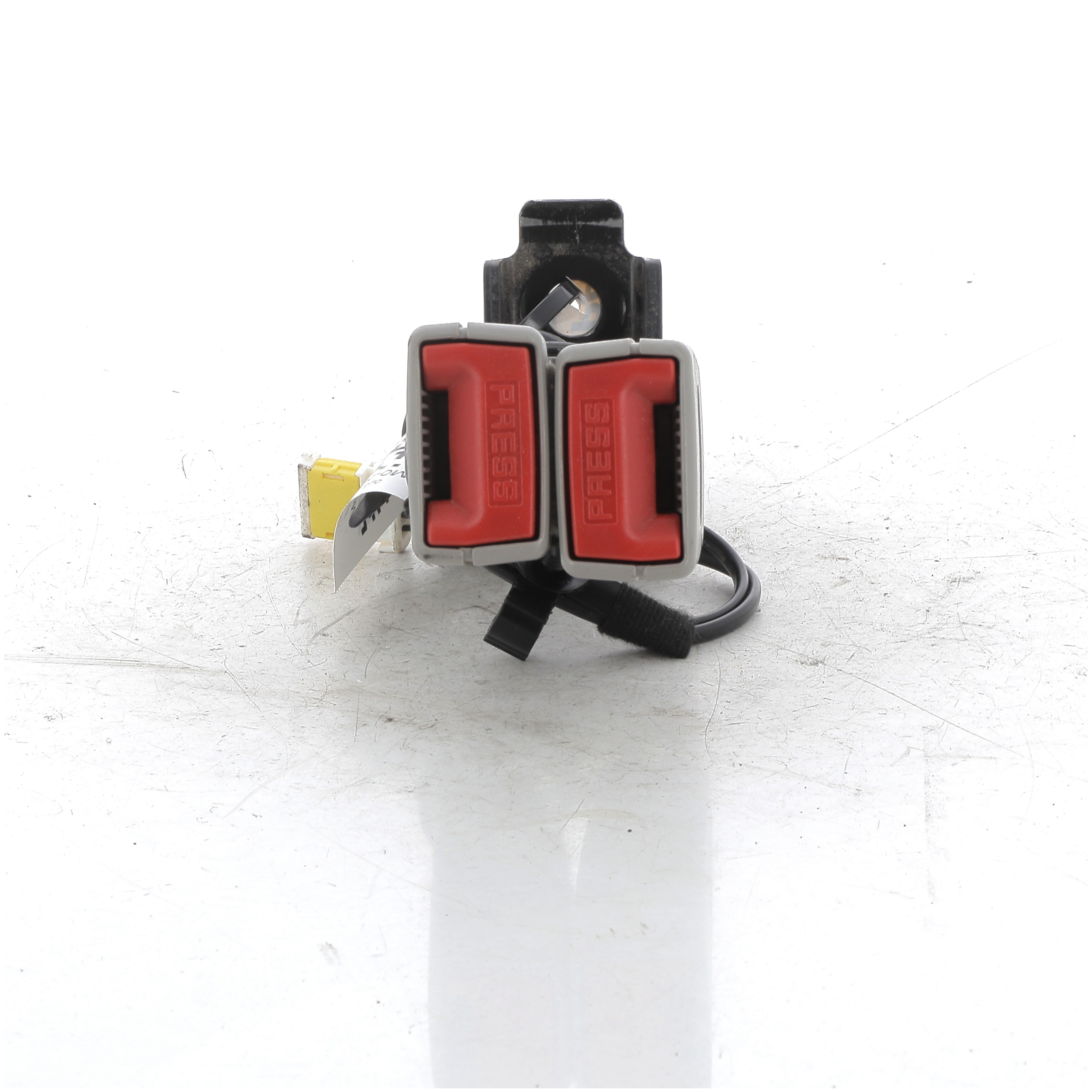 Attache ceinture centrale 00008975S5 - CITROEN C5 2 2.0 HDI - M0-5814L M0-5814L