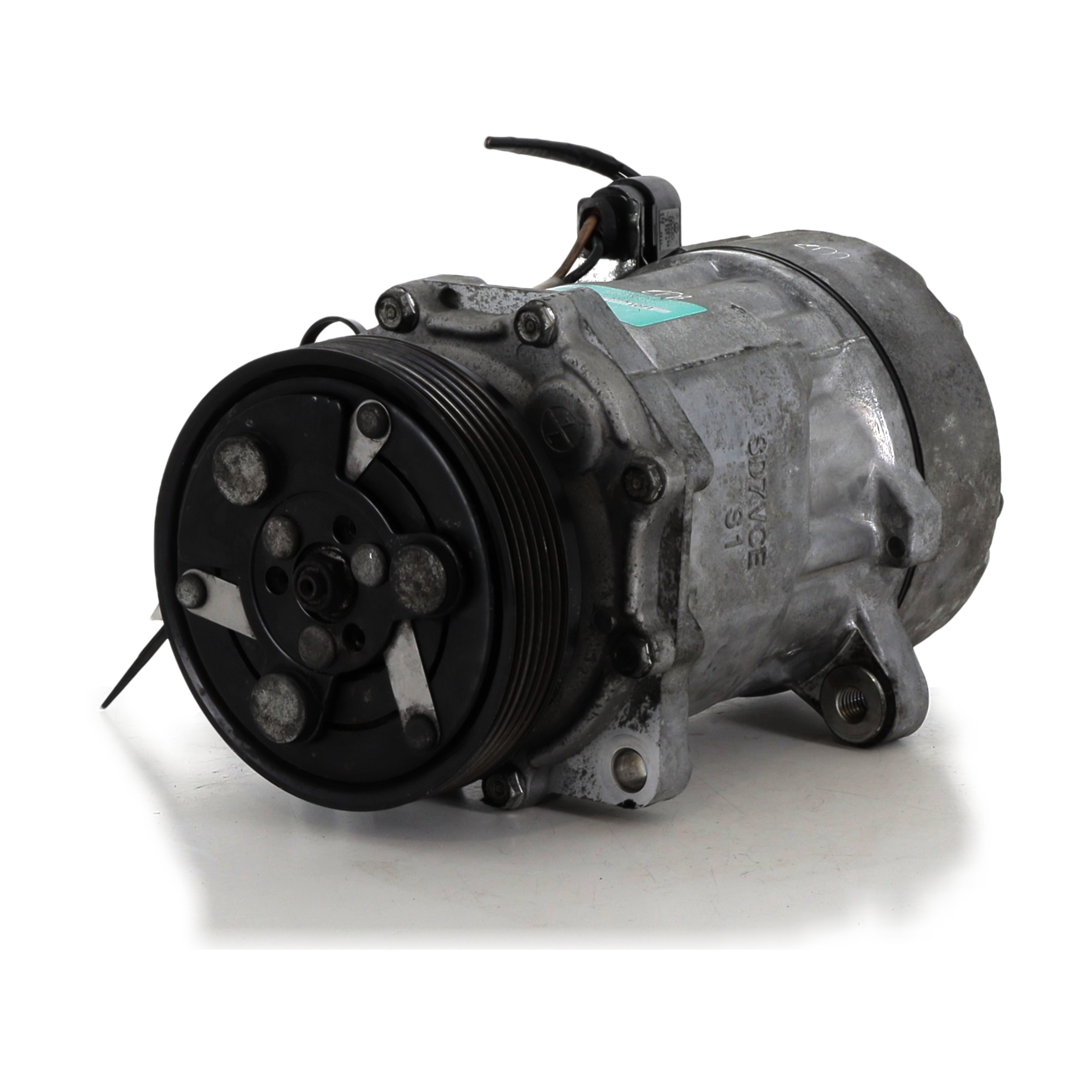 Compresseur de climatisation VOLKSWAGEN CADDY 3 PH.1 TDI réf. 7H0820803F N0-5572A N0-5572A