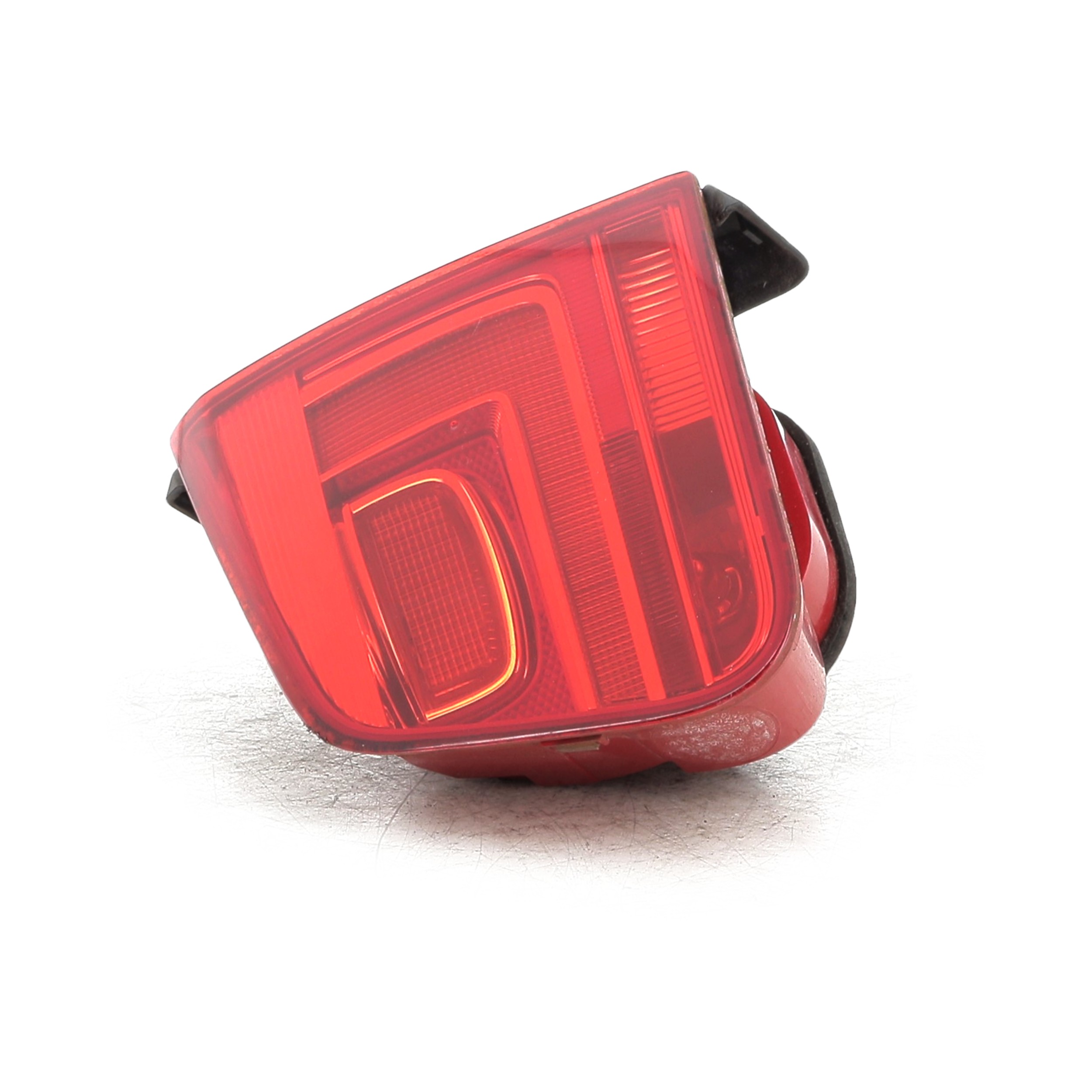 Feu de hayon droit 5N0945094H - VOLKSWAGEN TIGUAN 1 PH.2 1.4 TSI - R0-8206L R0-8206L