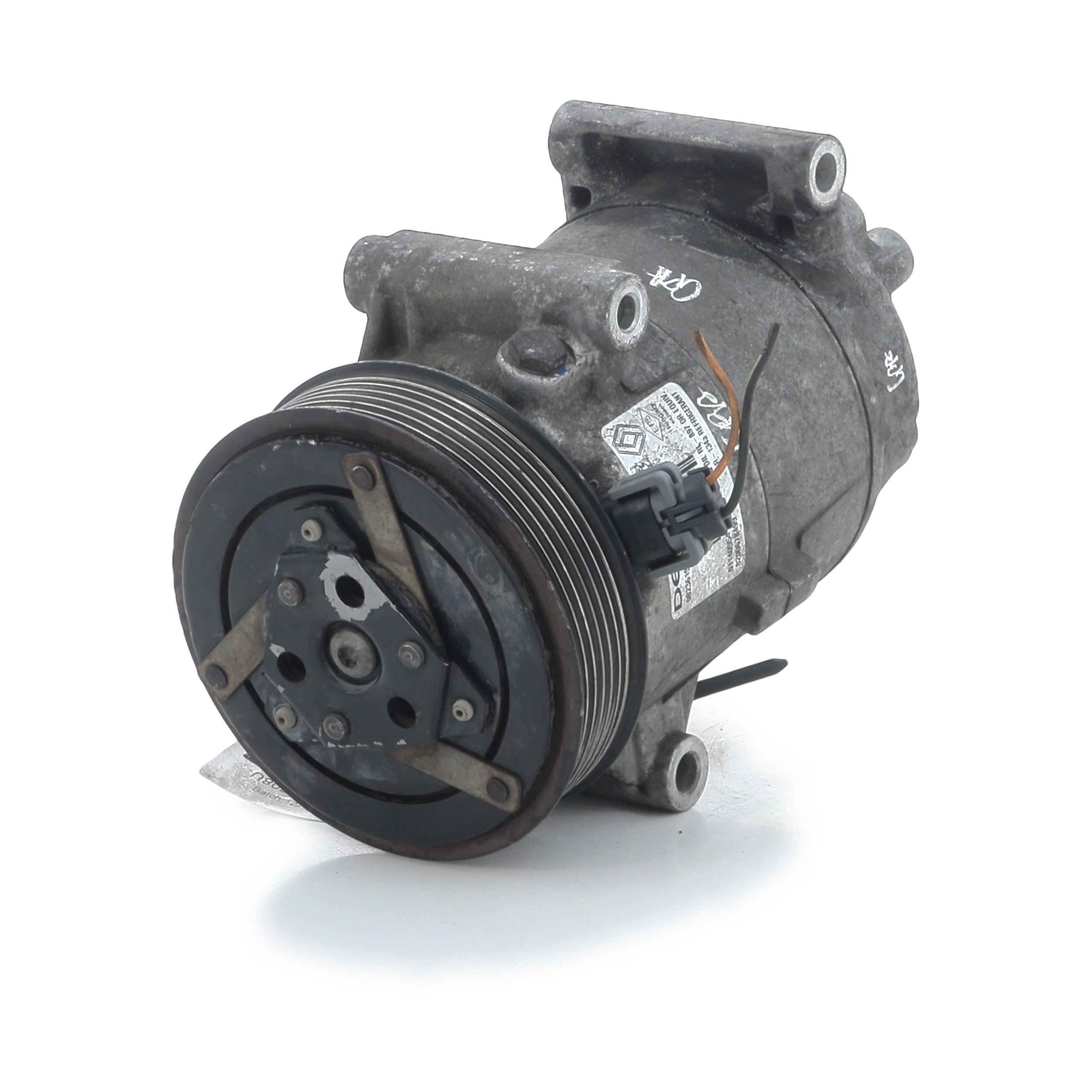 Compresseur de climatisation RENAULT SCENIC 2 PH.2 1.9 DCI réf. 8200940233 R1-6708U R1-6708U