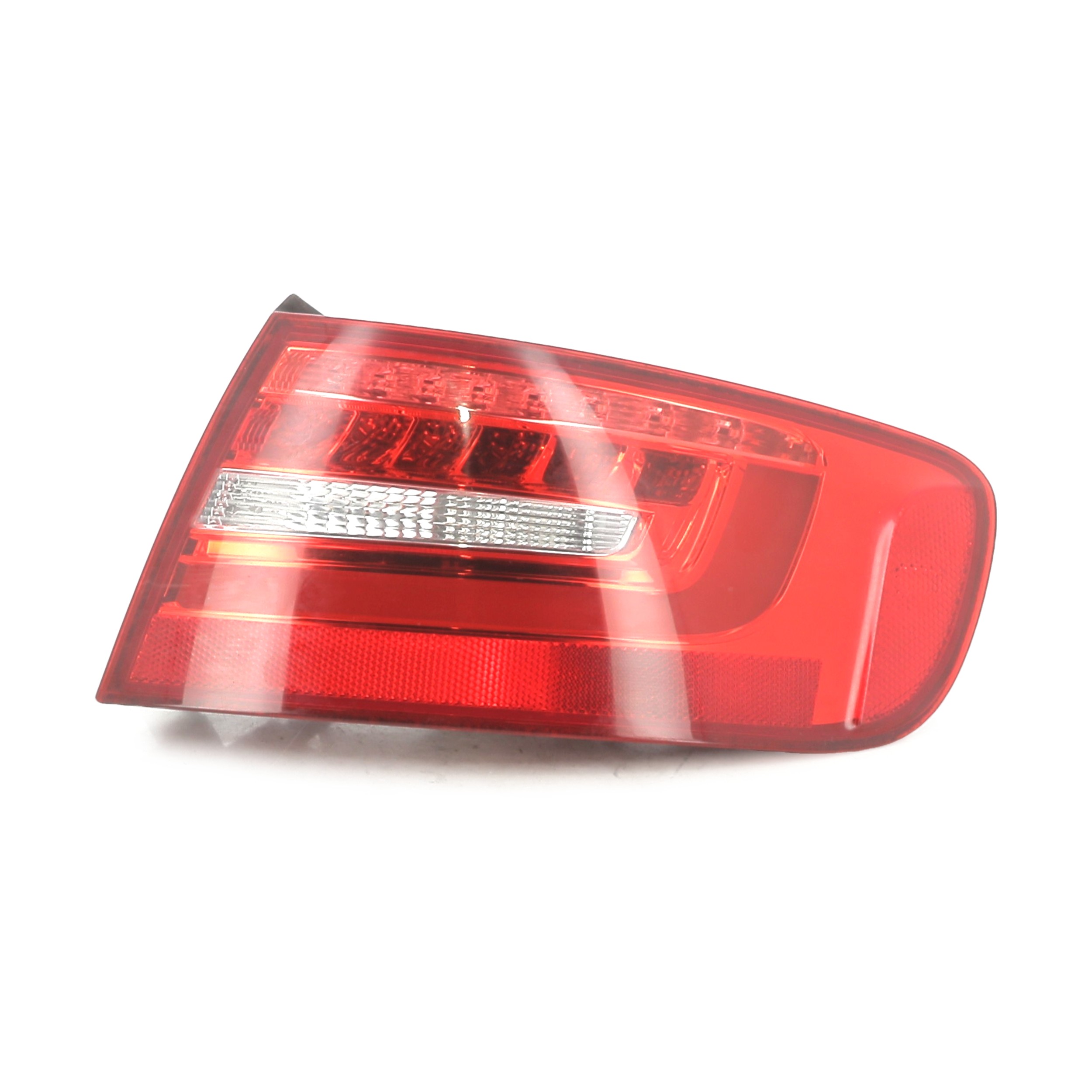 Feu arrière droit AUDI A4 AVANT 3 PH.2 réf. 8K9945096D U1-3702R U1-3702R