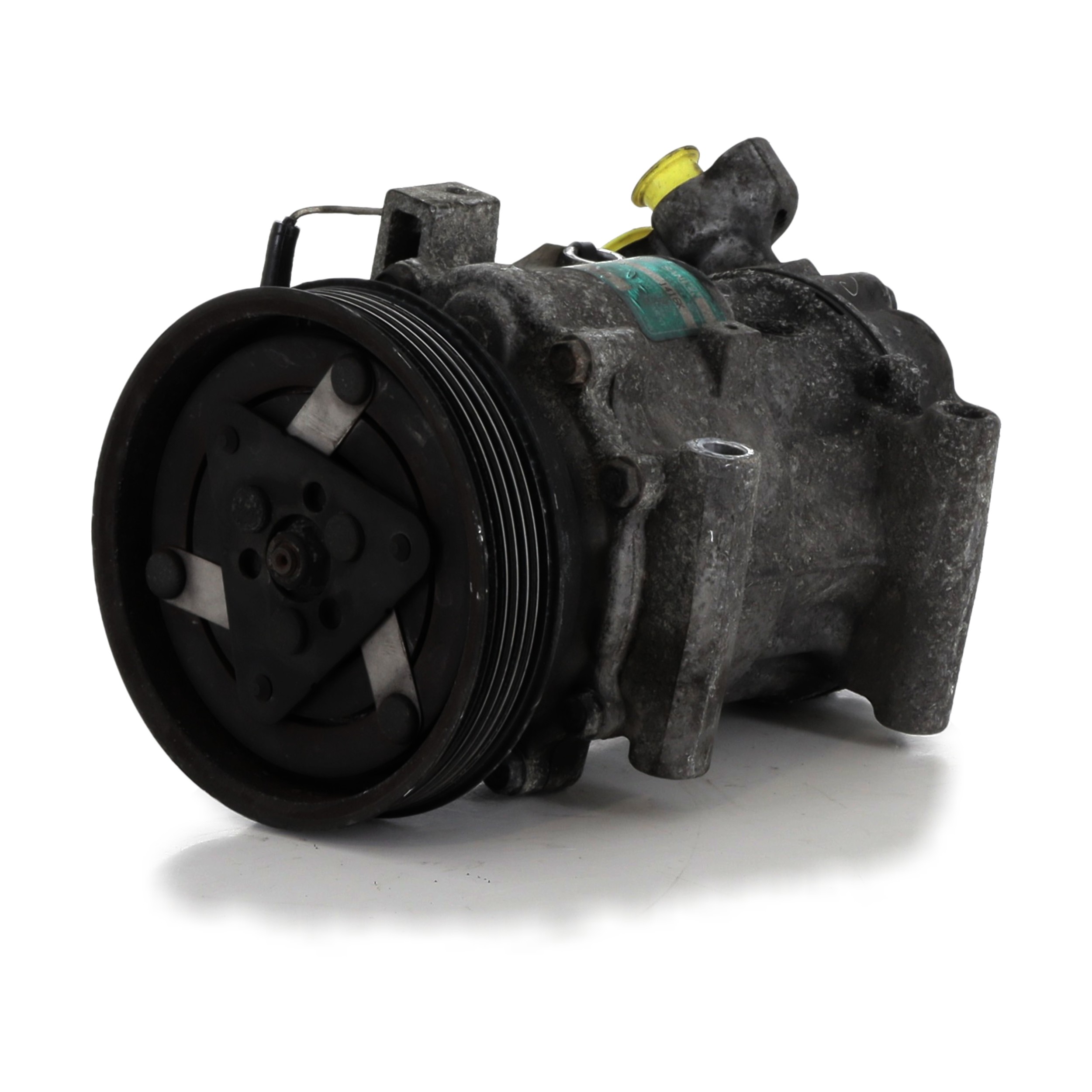 Compresseur de climatisation RENAULT CLIO 2 PH.2 1.5 DCI réf. 8200953358 V0-0390A V0-0390A