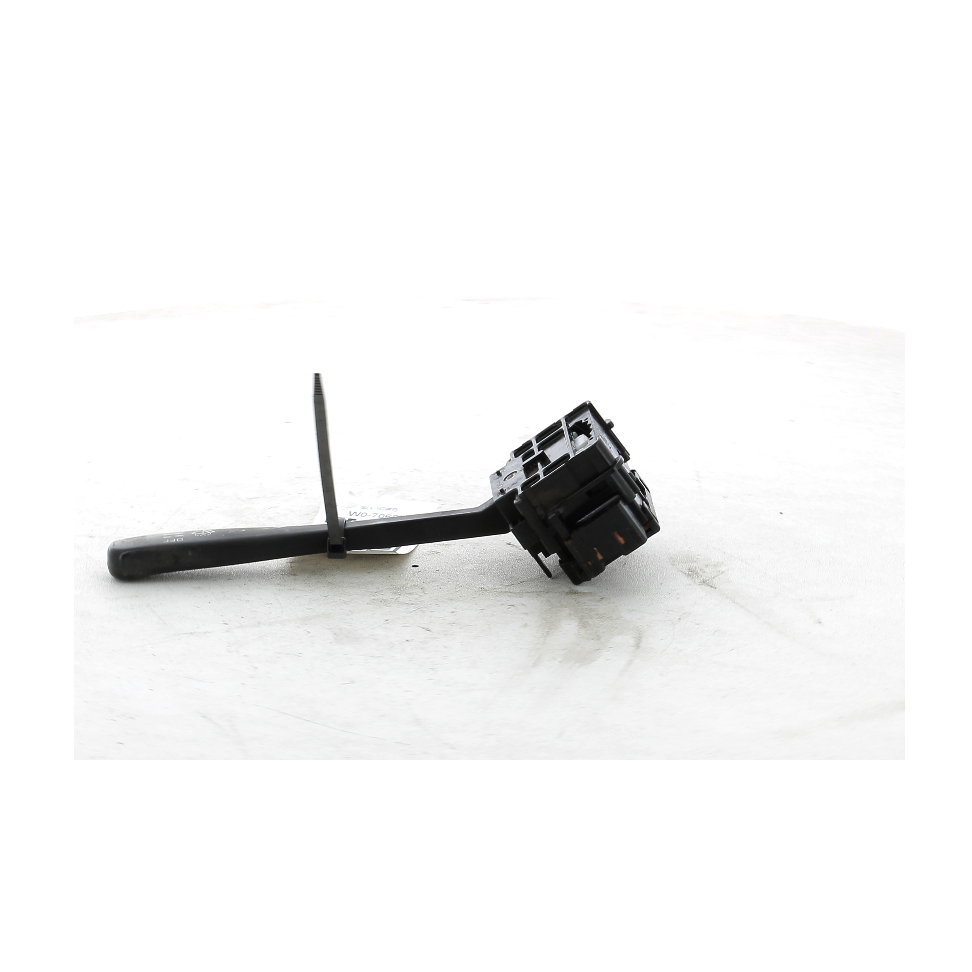 Commodo droit 25260-2Y920- - NISSAN PICK-UP 3 PH.2 2.5 TDI 4X4 - W0-7068H W0-7068H [reference_168887] 2